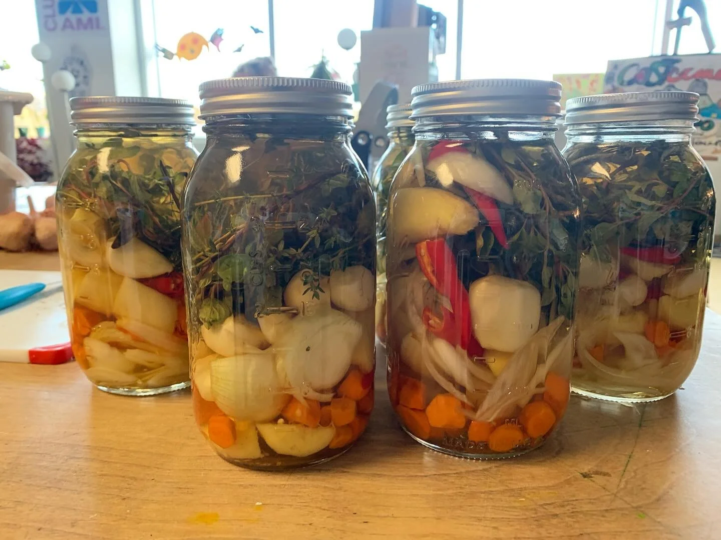 Club ami est pr&ecirc;t pour l&rsquo;hiver,gr&acirc;ce au cidre de feu 🔥 fait avec l&rsquo;ail et les herbes du jardin 🪴