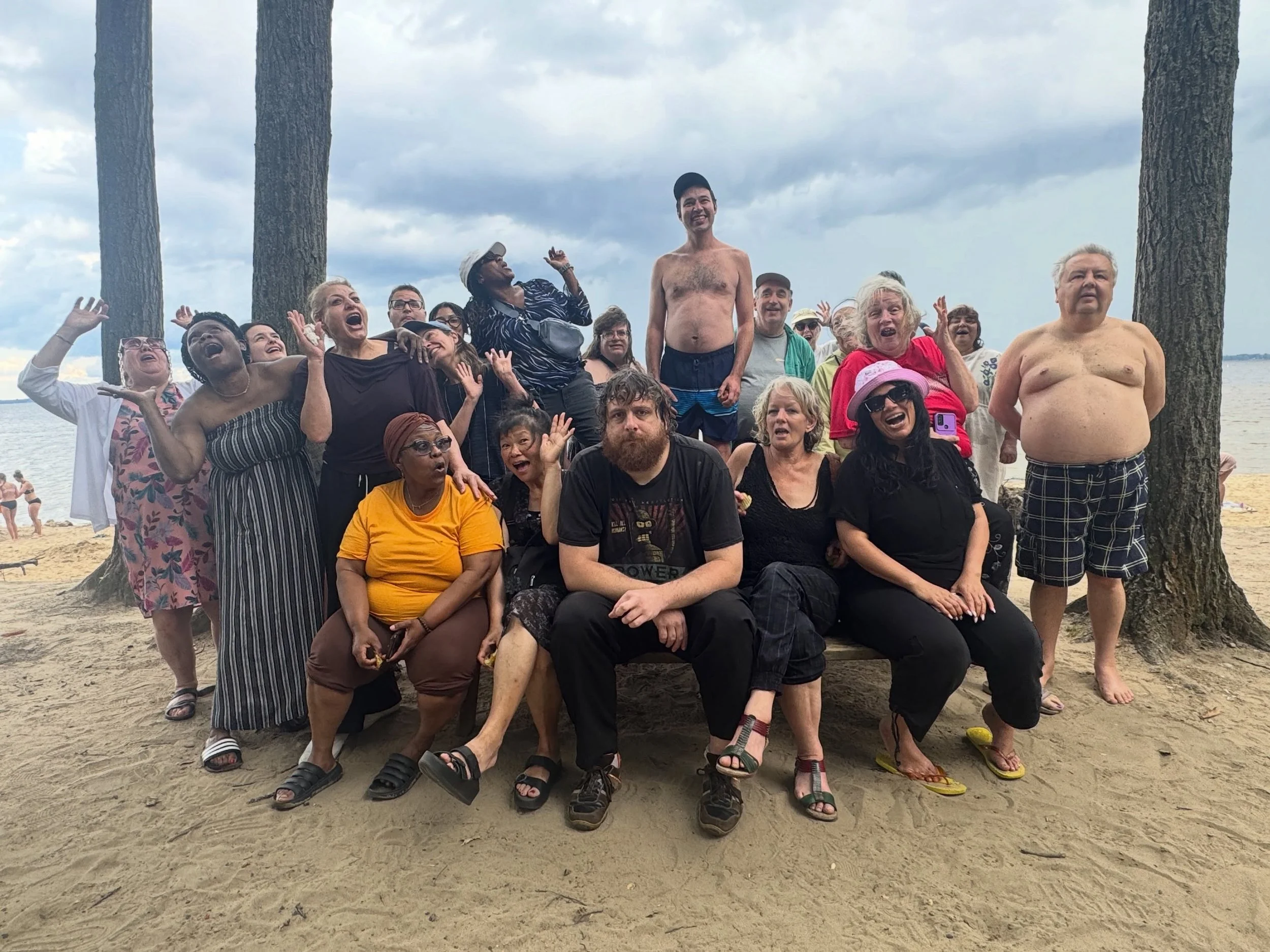 Plage Oka 2026 ⛱️
39 personnes dont presqu&rsquo;aucune ne se sont perdue, du soleil quasiment toute la journ&eacute;e, de l&rsquo;eau jusqu&rsquo;au genoux et m&ecirc;me par dessus la t&ecirc;te, des sandwiches italiens, au jambon, au v&eacute;g&eac