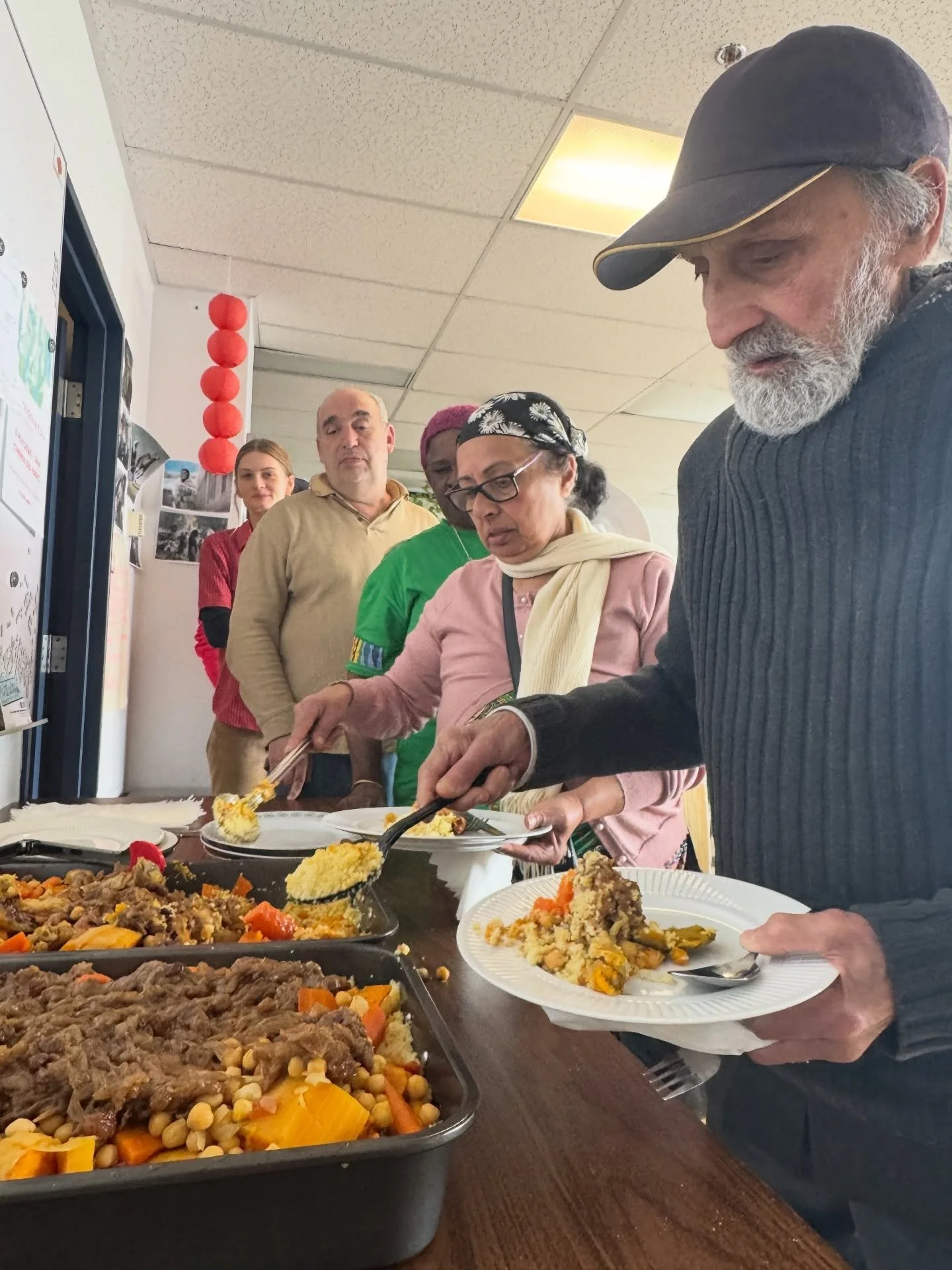 Couscous gracieuset&eacute; Karima, Fadila et tous.tes les participant.e.s &agrave; la cuisine collective 🙏