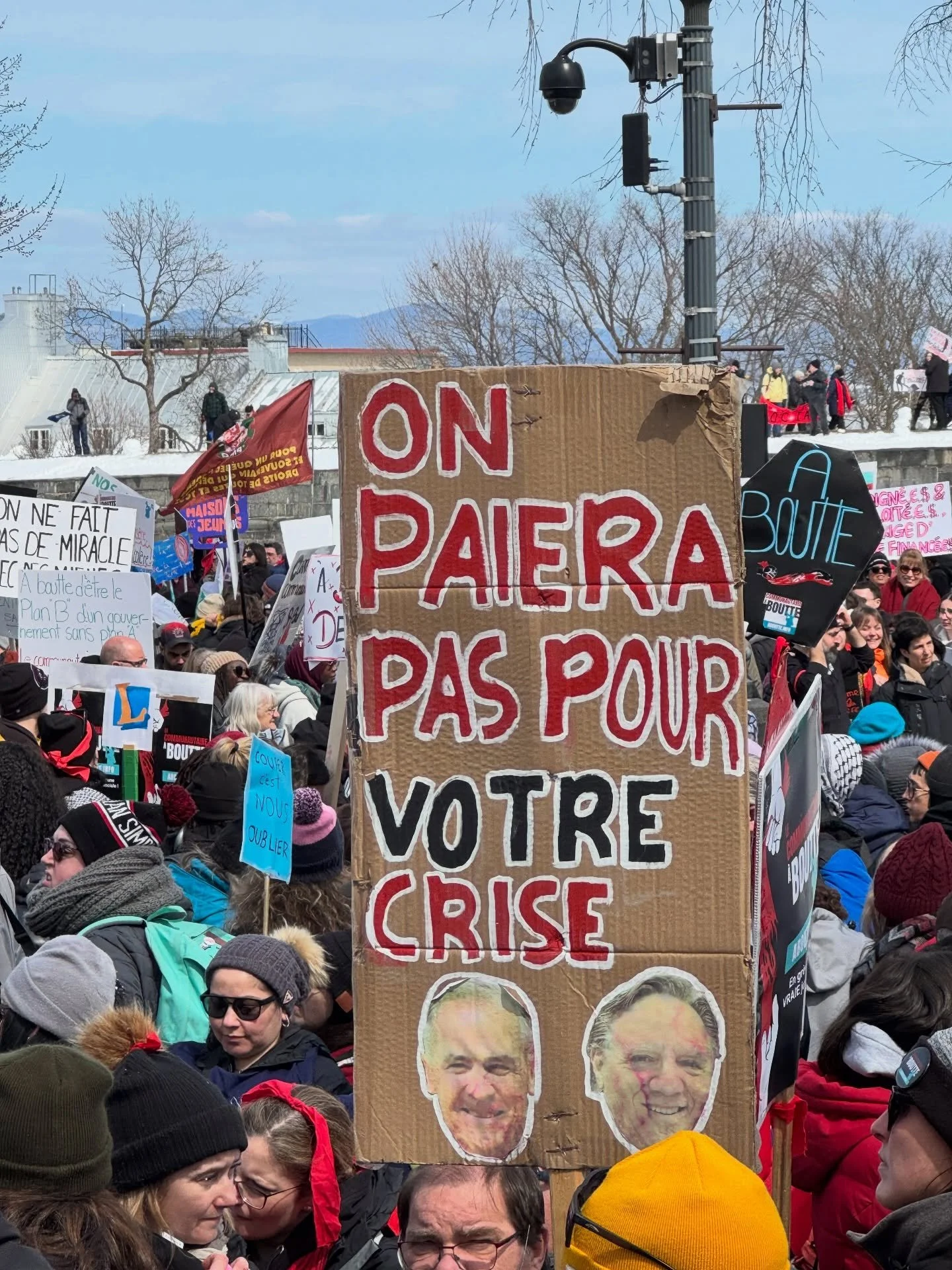 Concours international de la plus belle pancarte de la manif du 2 avril @lecommunautaireaboutte &agrave; Qu&eacute;bec &agrave; laquelle participait Club Ami en gr&egrave;ve