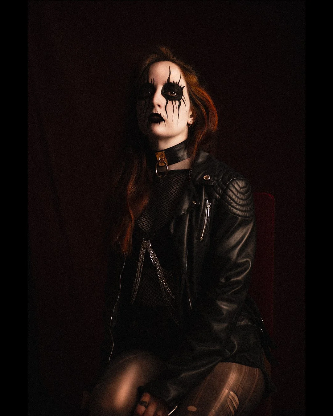 metalhead girl rembrandt light