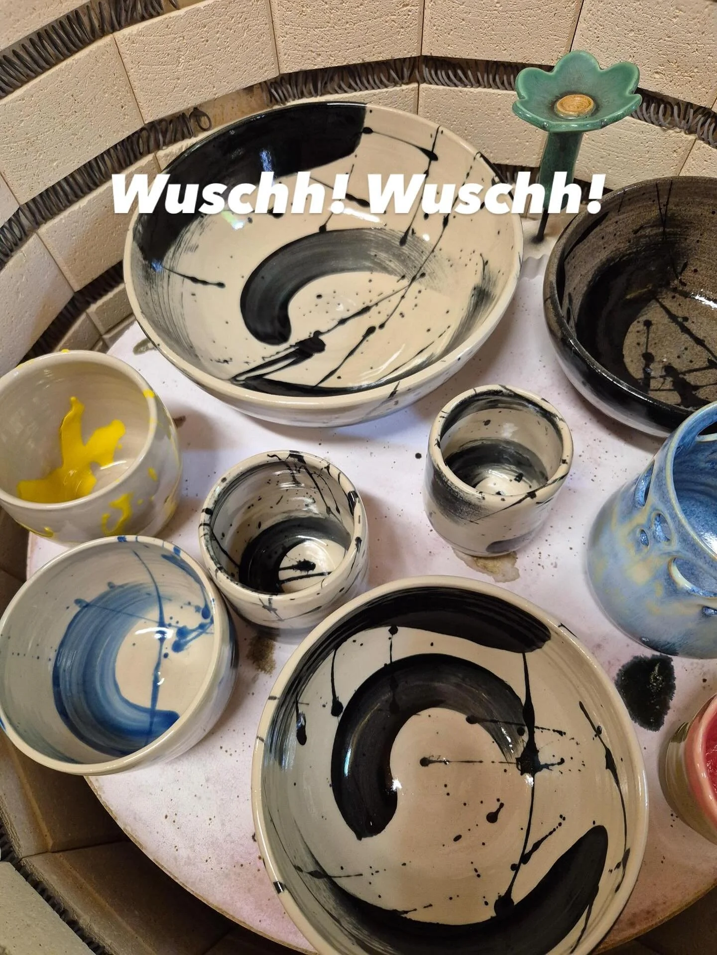 Ein Ofen voll mit sch&ouml;nen Wuschhhhssss&lsquo; . Jeder Klecks eigen, jeder wie er mag -oder auch nicht? F&uuml;r mich passt&lsquo;s &hellip;. #pottery #keramik #keramiek #keramikk #ceramics #ceramic #ceramique #cer&aacute;mica #ton #handmade #whe