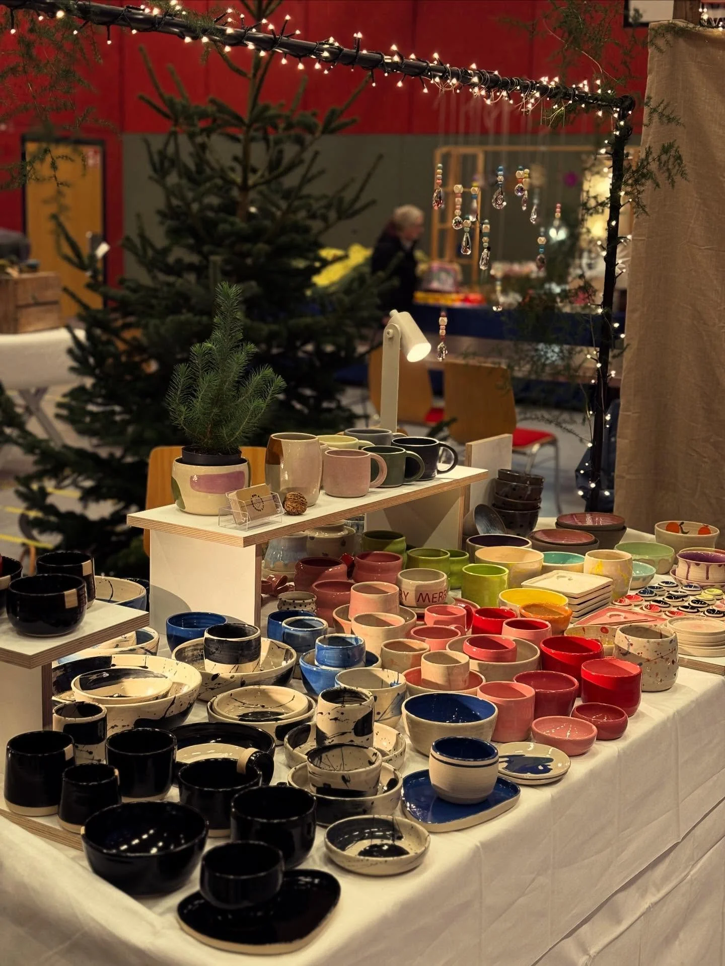 Morgen&hellip;V&ouml;lliger Wahnsinn?! Ein bisschen in jedem Fall! Das erste Mal sich mit seiner Keramik &bdquo;raus&ldquo; zu wagen&hellip; hier steckt so viel Herzblut drin, die Sorge dass nur ich das so sehe, ist riiiiiesig! Der Imposter kickt 🤪.