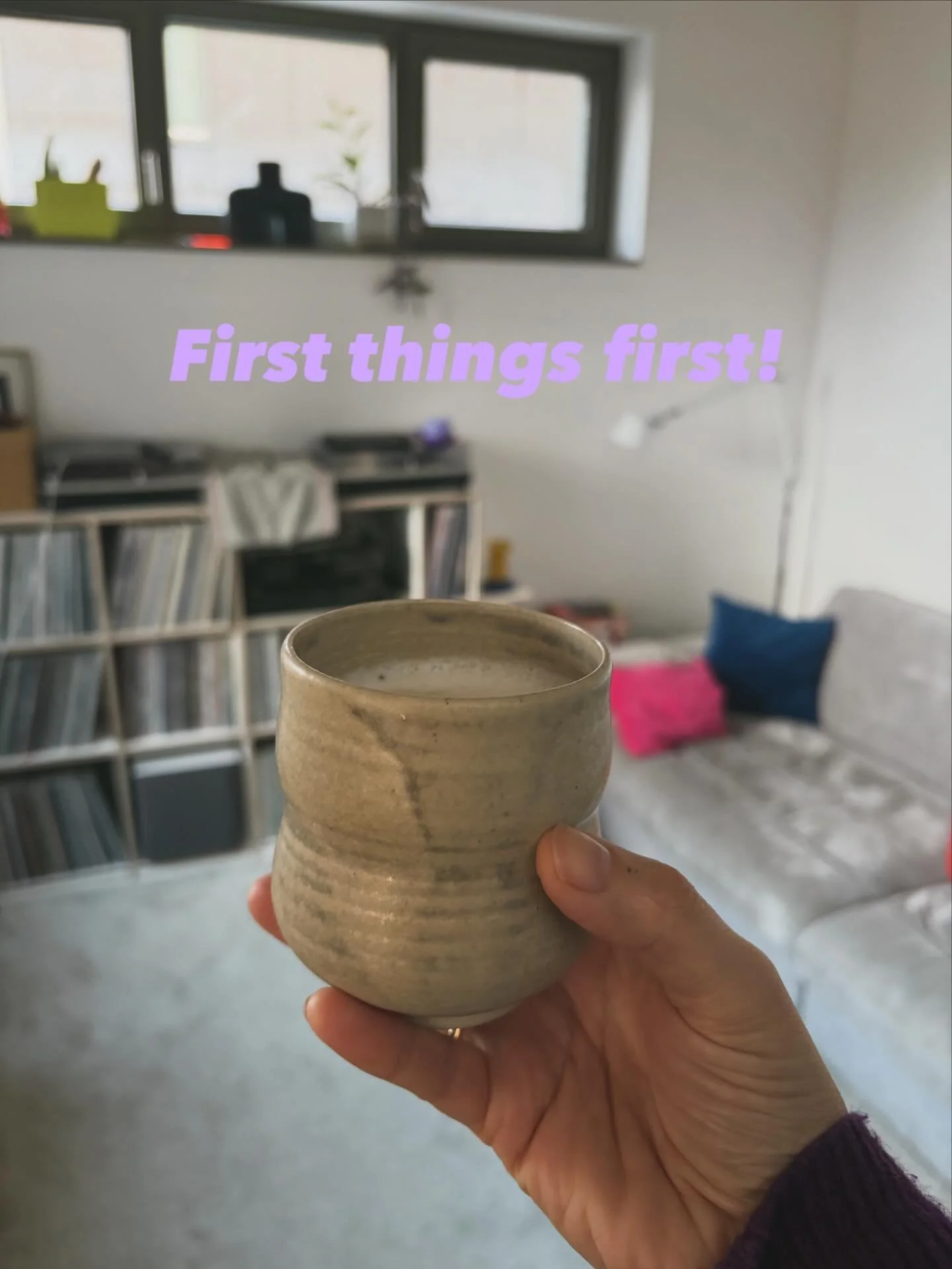 Neues Bechermitglied! Ich versuche ja, aus jedem Urlaub einen Becher einer anderern T&ouml;pferin mit zu bringen! (Bisher war nur ein m&auml;nnlicher T&ouml;pfer dazwischen, spannend). Wer also bald nach DK f&auml;hrt- @beideb !! Kleine sch&ouml;ne T