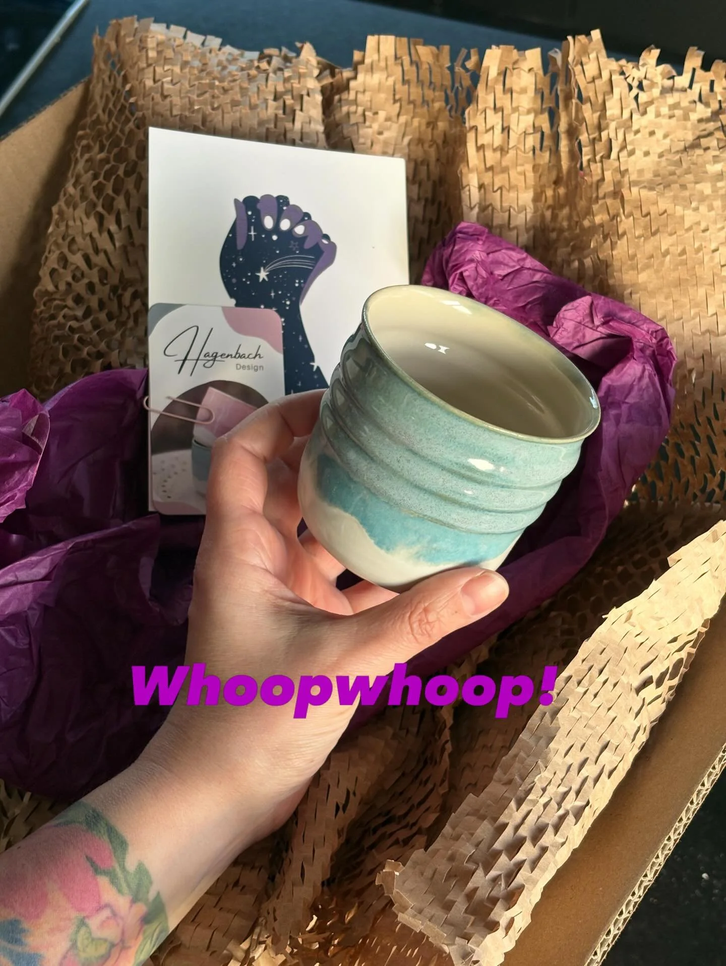 #bechertausch2026 es macht soooo viel Freude! Ich habe zum zweiten Mal mitgemacht und kann es nur empfehlen! @take_care_and_clay die liebe Laura hat eine wirklich sch&ouml;ne Idee damit ins Leben gerufen! Und dann bekomme ich diesen wirklich tollen B