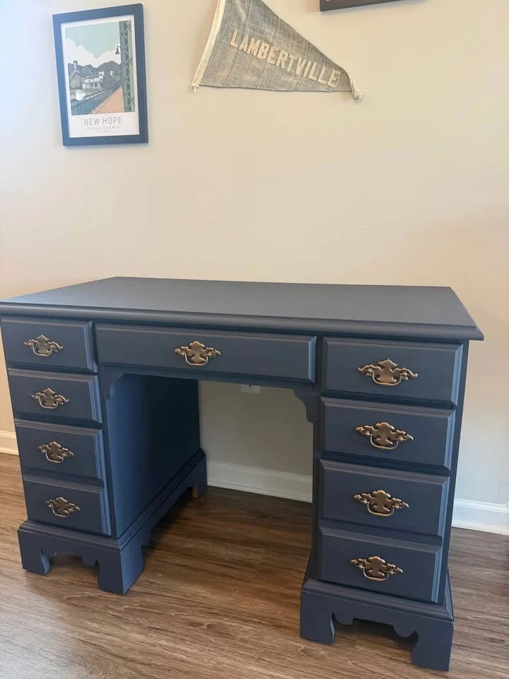 Desk 1.jpg