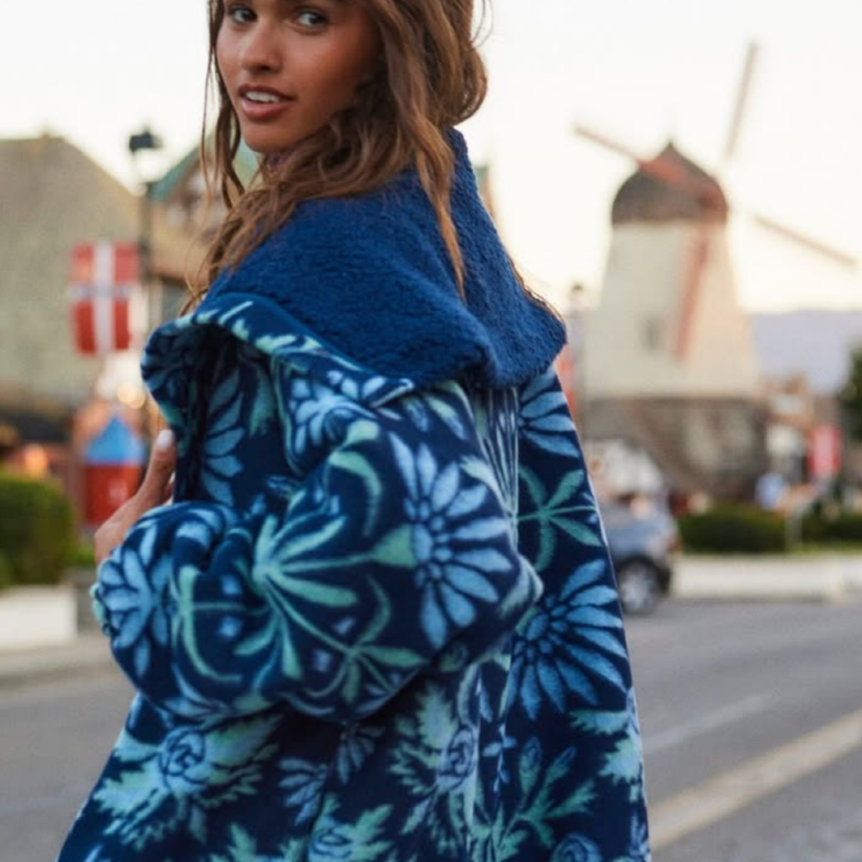 THIRD PIECE : SWEATSHIRTS AND HOODIES