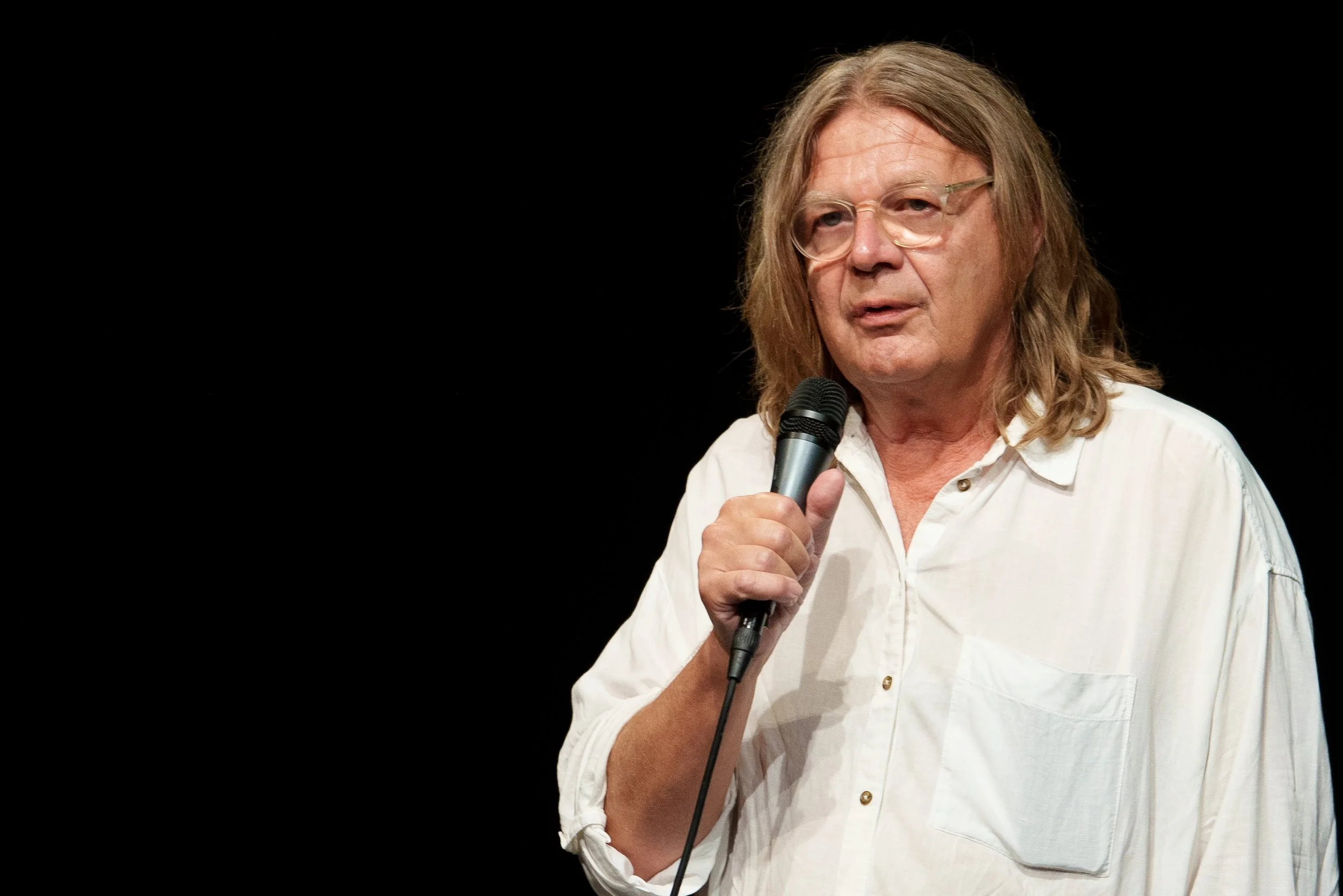 Muhi András megnyitja a szemlét