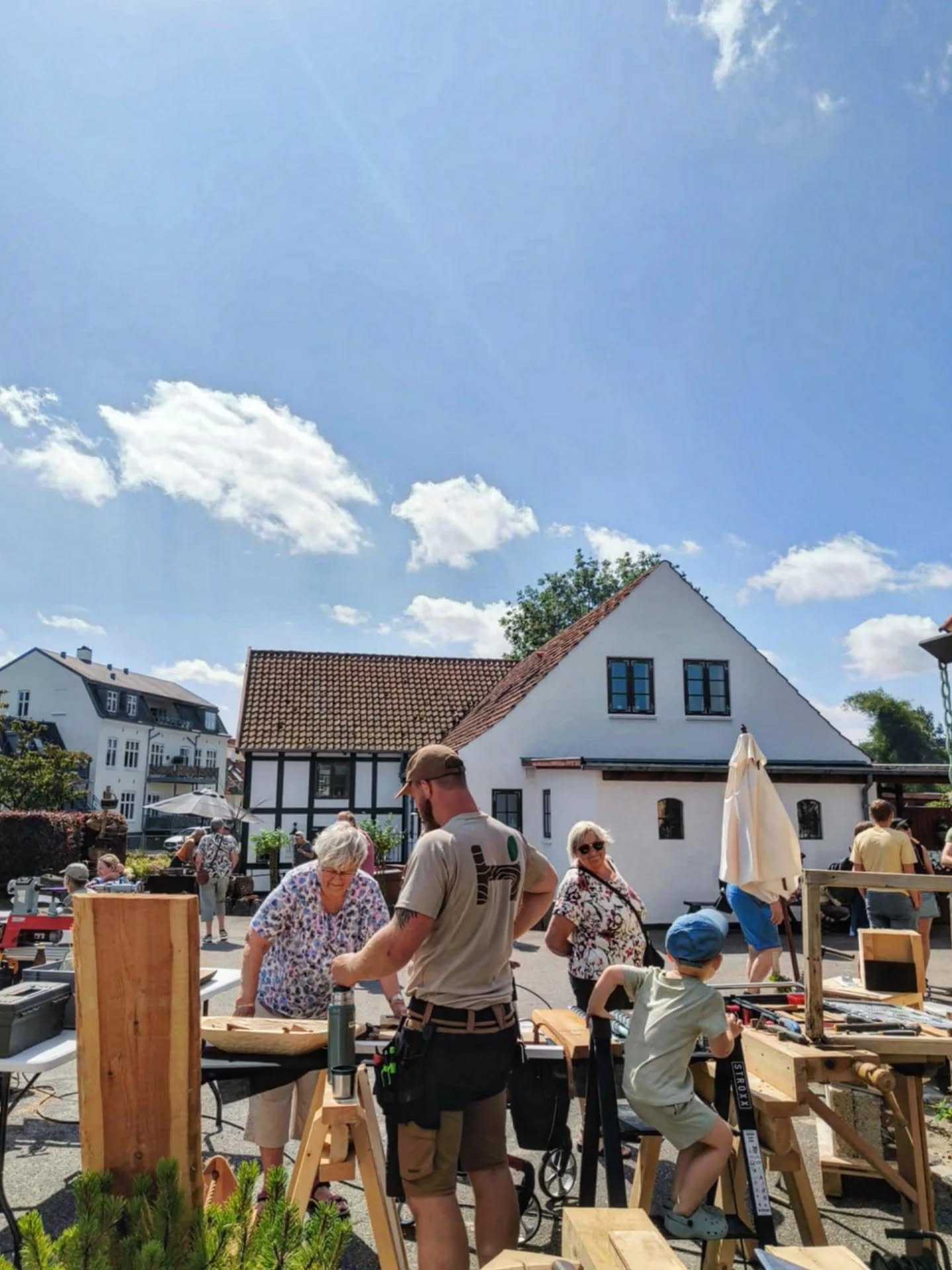 S&aelig;by sommermarked, ved den gamle vandm&oslash;lle i S&aelig;by ☀️ 

Igen i &aring;r m&aring; jeg bare sige tak til s&aelig;bynitterne, fra omegnen og turister 💚 Det er en forn&oslash;jelse med den nysgerrighed der er derude, p&aring; det gamle