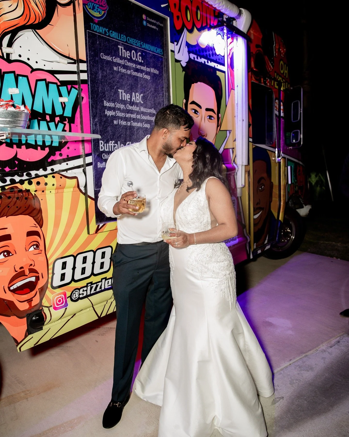 Can we all just agree that having a grilled cheese food truck for a late night snack at your wedding is totally iconic?