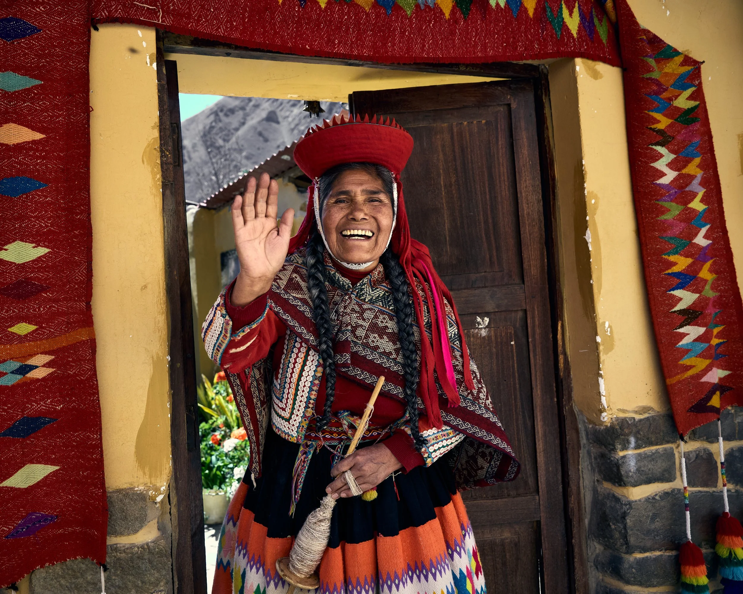 Miss Rosa waving.JPG