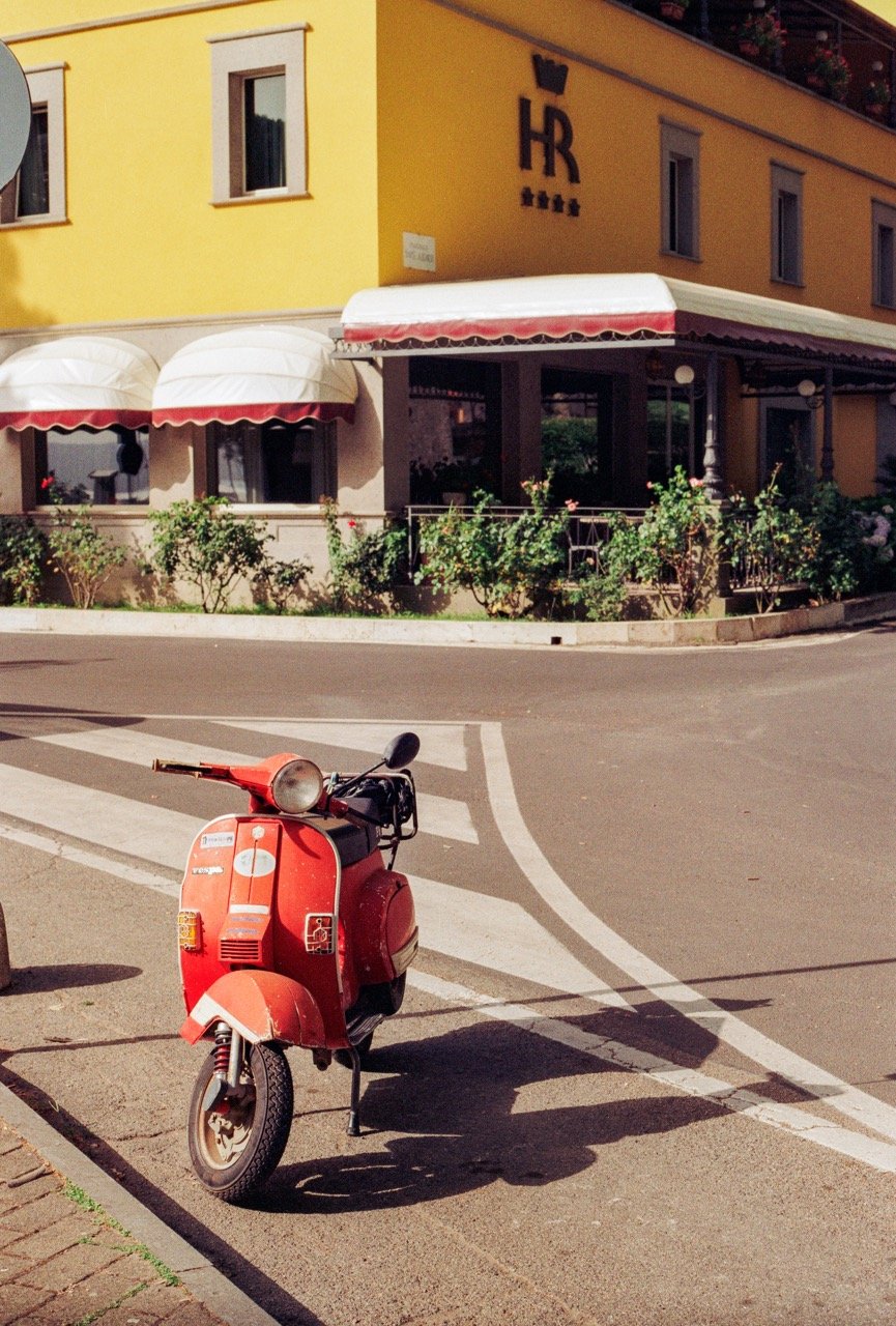 Bolsena Vespa (minde data).jpeg