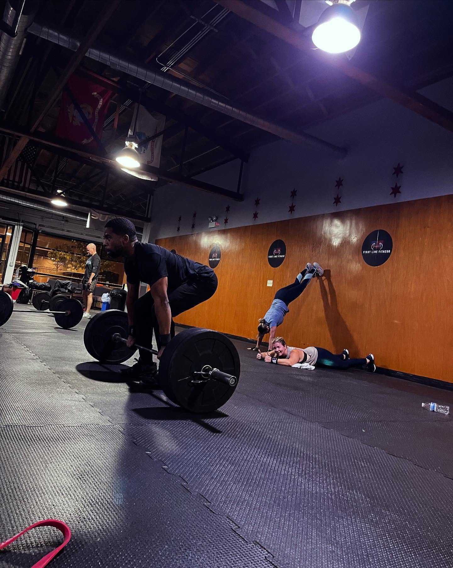 November is about consistency, not perfection. Show up, put in the work, and trust the process 🥰

#firstlinefitnessmtg #strengthtraining #motivation #workout #mtgreenwood #beverlychicago #womenownedsmallbusiness