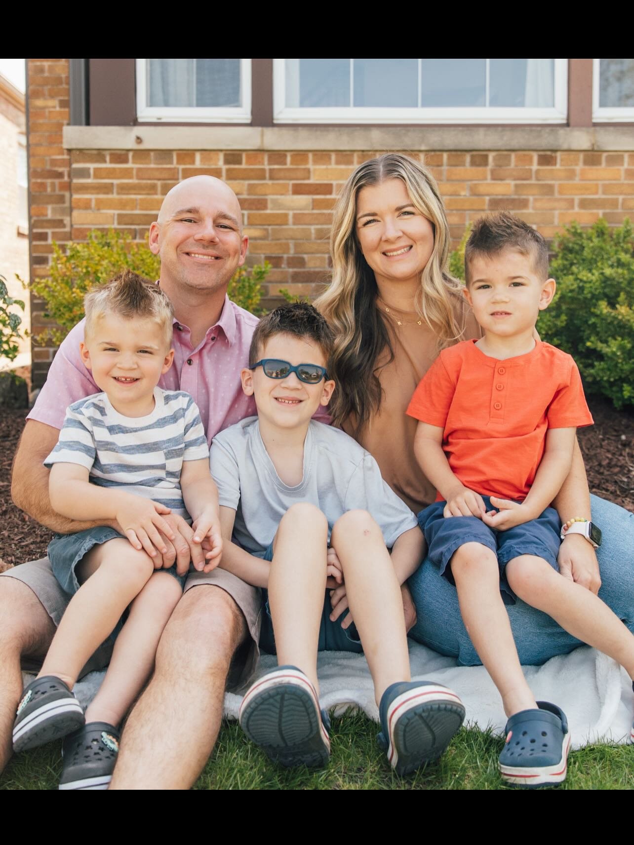 Merry Christmas from our families to yours! We hope you&rsquo;re enjoying the holiday surrounded by those you love and making special memories together. 🎄✨

#firstlinefitnessmtg #christmas