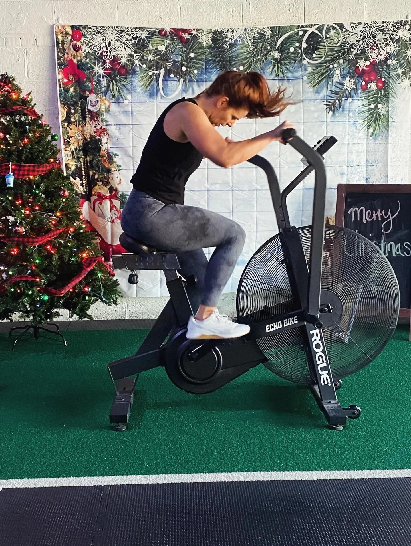 Holidays done. ✅ 
Routine back. ✅
Monday, let&rsquo;s go 💪🏻

#firstlinefitnessmtg #strengthtraining #motivation #workout #mtgreenwood #beverlychicago #womenownedsmallbusiness #motivation