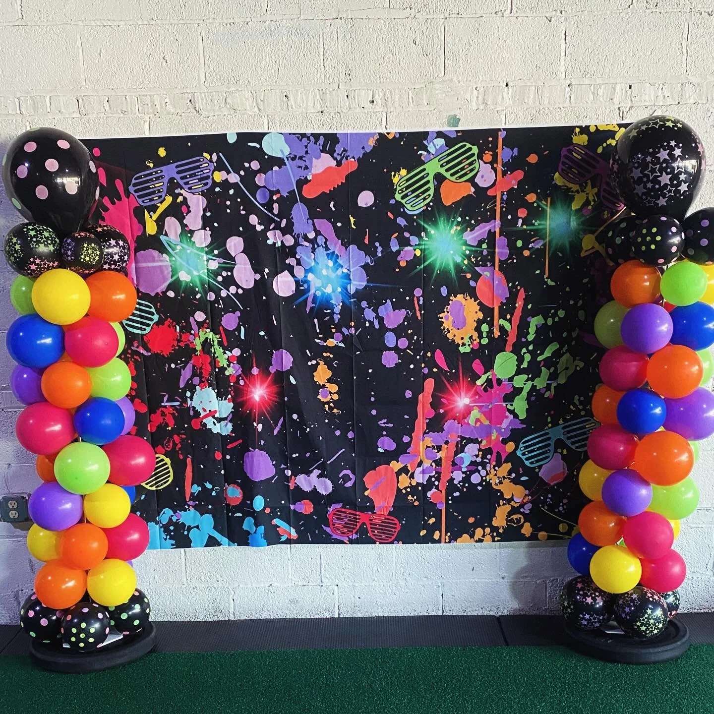 Who is ready for some FRIDAY NIGHT LIGHTS 🎊🎊🎊🎊

Kicking off the 2026 OPEN 💪🏻💪🏻

FLF&rsquo;s morning crew showing up and getting it done!! 

Come join us to workout or cheer on our athletes!! FNL starts at 4:30 today! 

Our first heat will be 