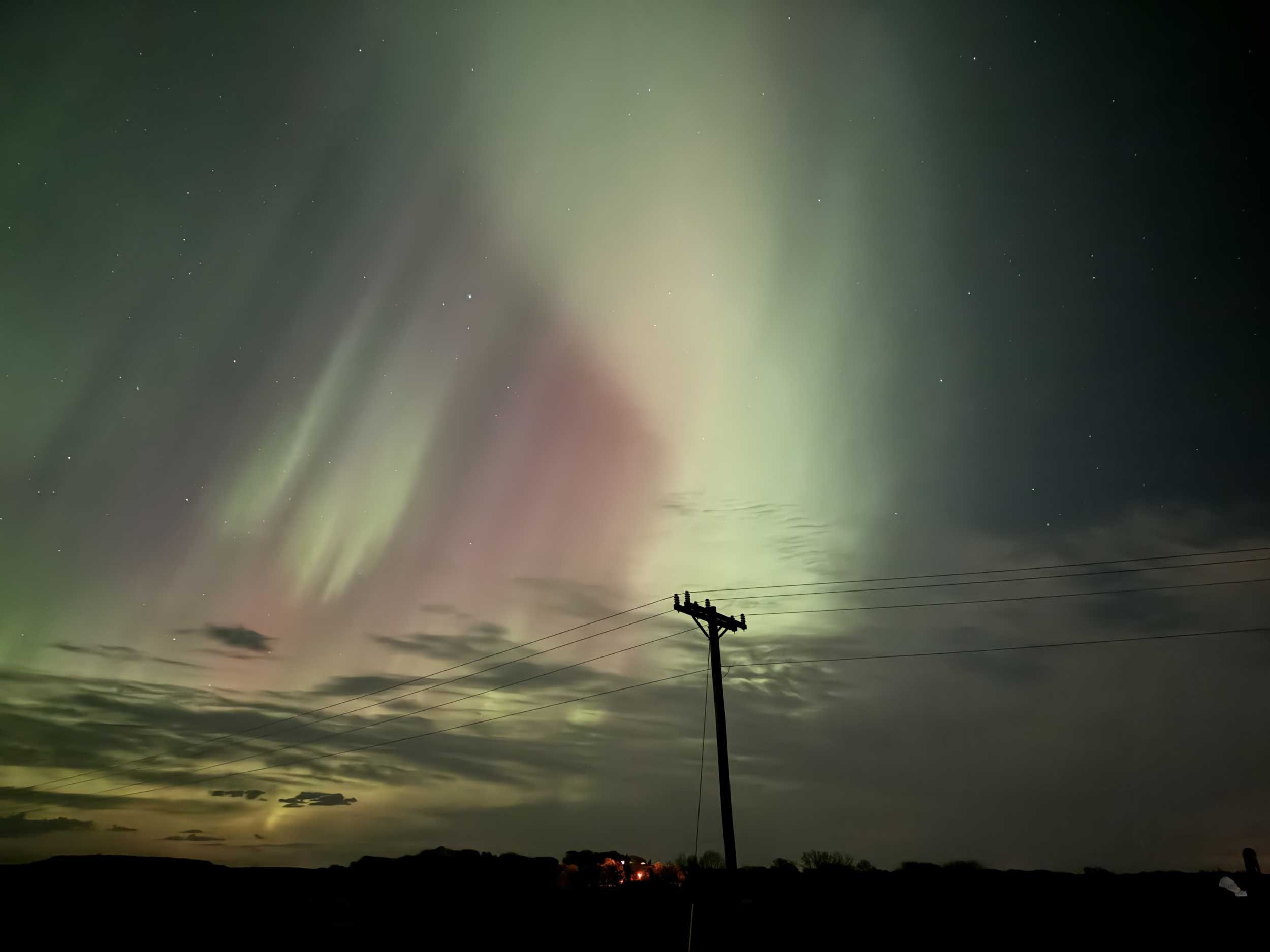 15 Pro - Northern Lights
