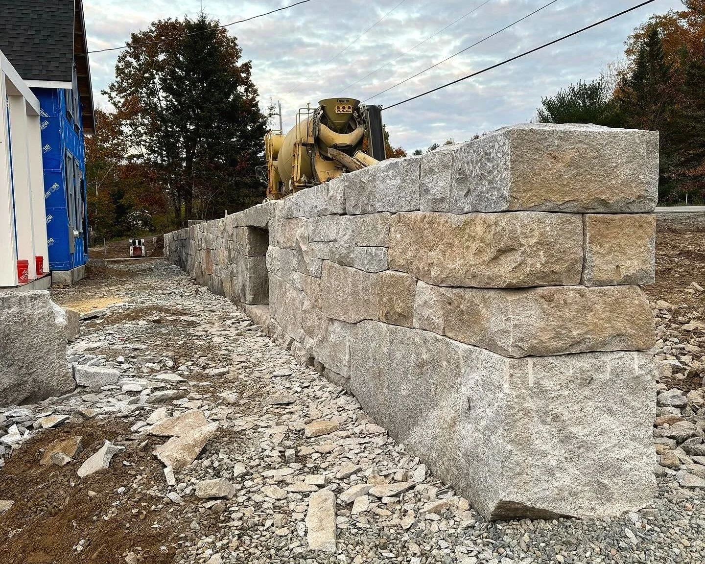 Dry granite feature walls with Maine Stonescapes for Mathew Cunningham Landscape Architect. Bucksport, ME