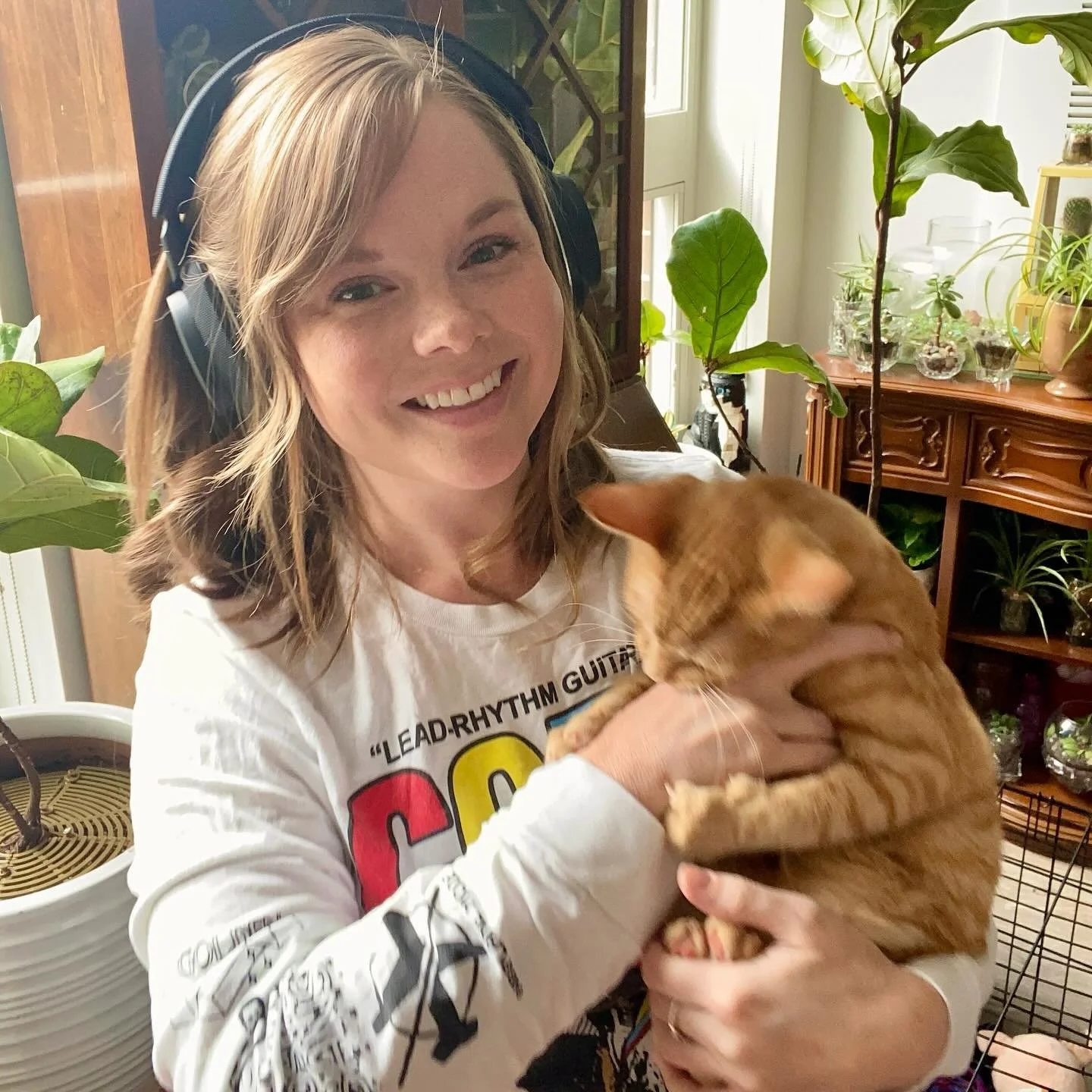 New headphones. First order of business, listen to Wong and Koz. If listening to tunes at this volume is wrong, I don&rsquo;t want to be right. Trying to teach Nigel about selfies. It&rsquo;s going well. #corywong #davekoz #orangetabby