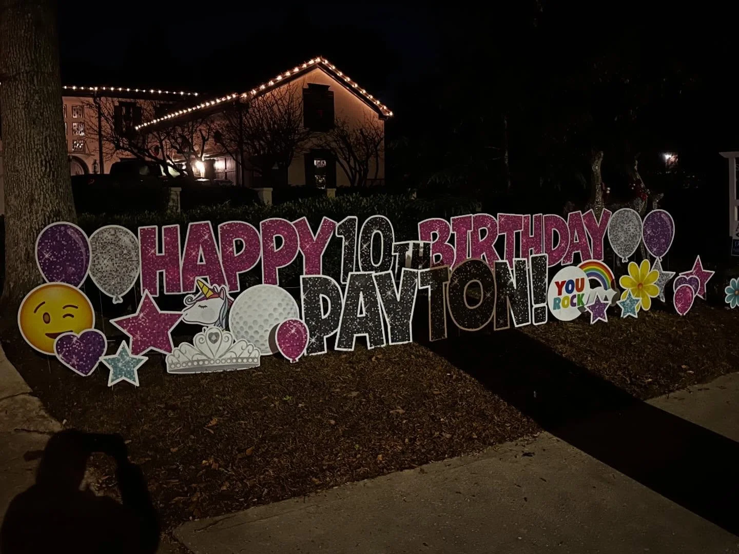 @yardlovenorthga kicked off the holiday season with an early morning sign setup in Buckhead, en route to a Holiday 5K on the Beltline!  We loved being a part of Payton&rsquo;s birthday week celebration!  Let us help you celebrate life&rsquo;s milesto