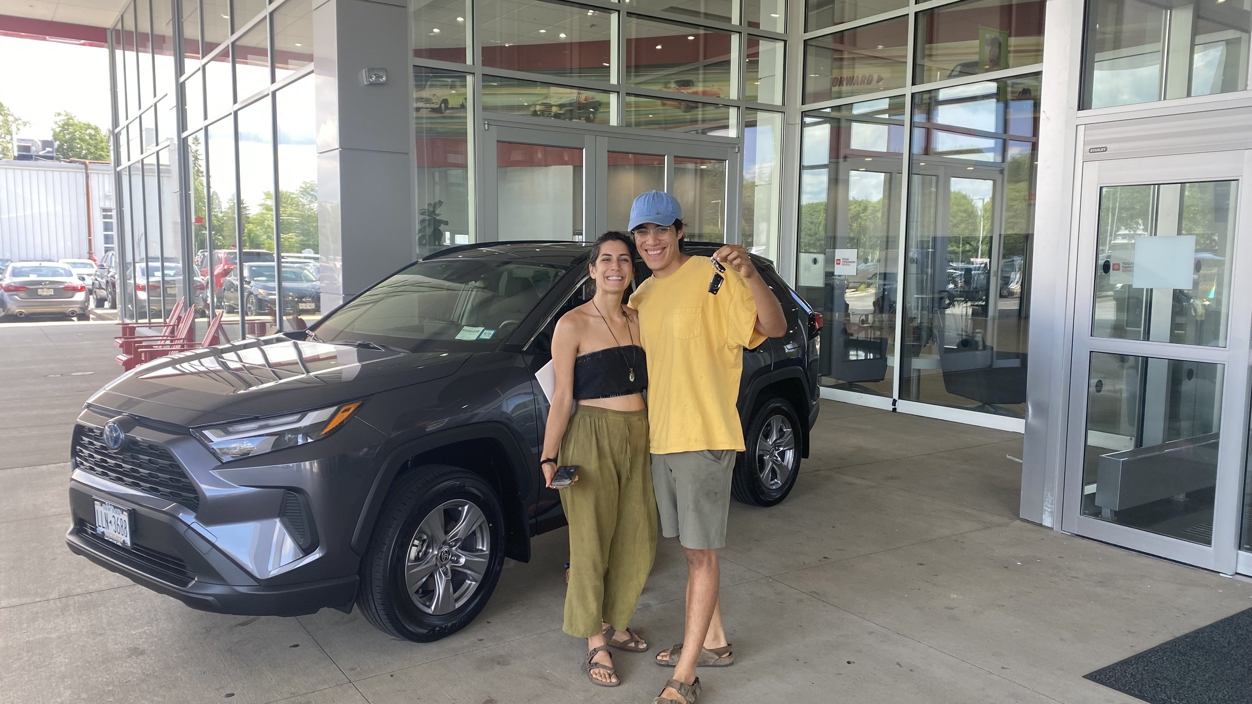 Nos compramos un coche juntos con la ayuda de nuestros papás