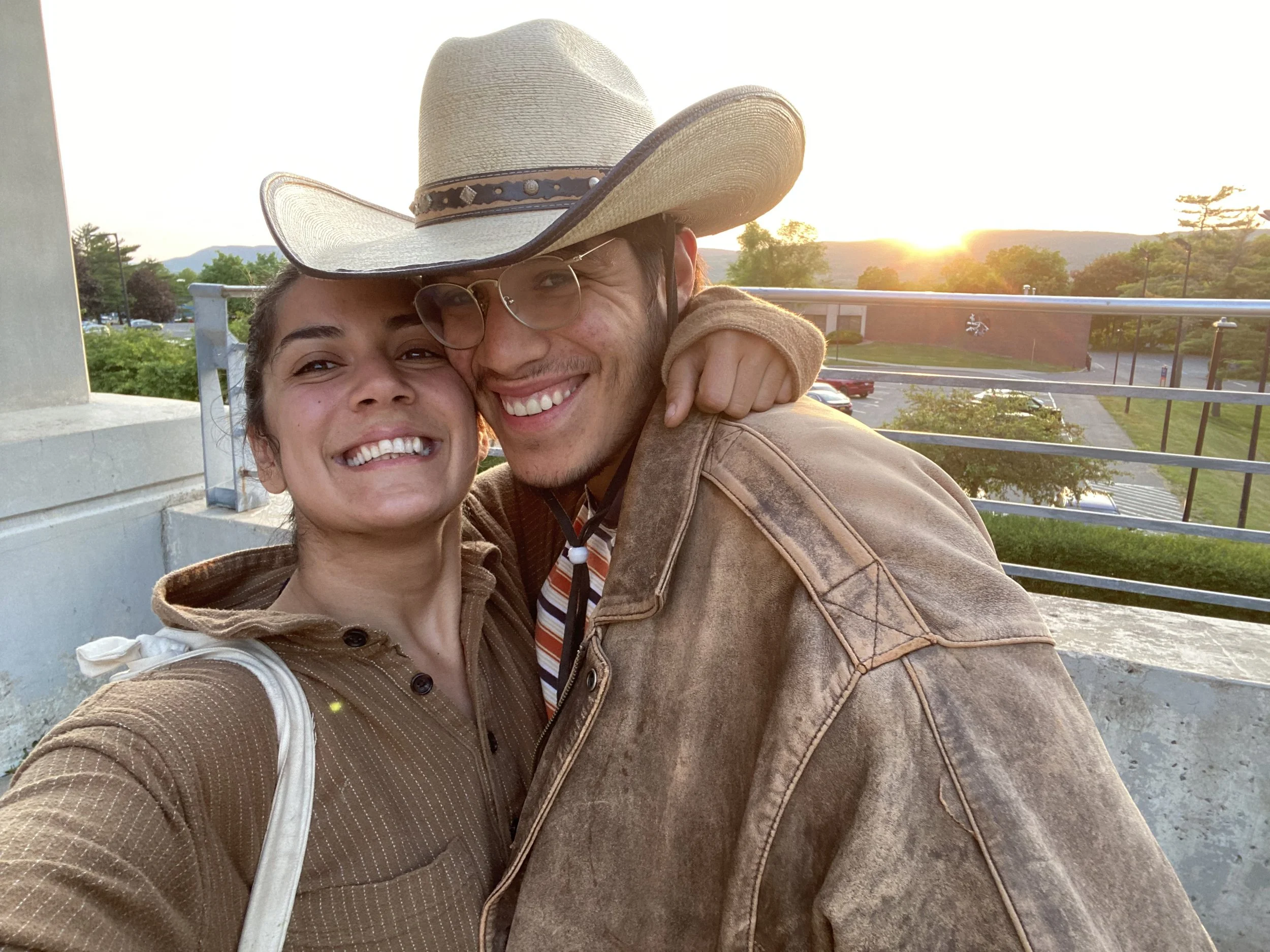 Afuera de la Facultad de Arte