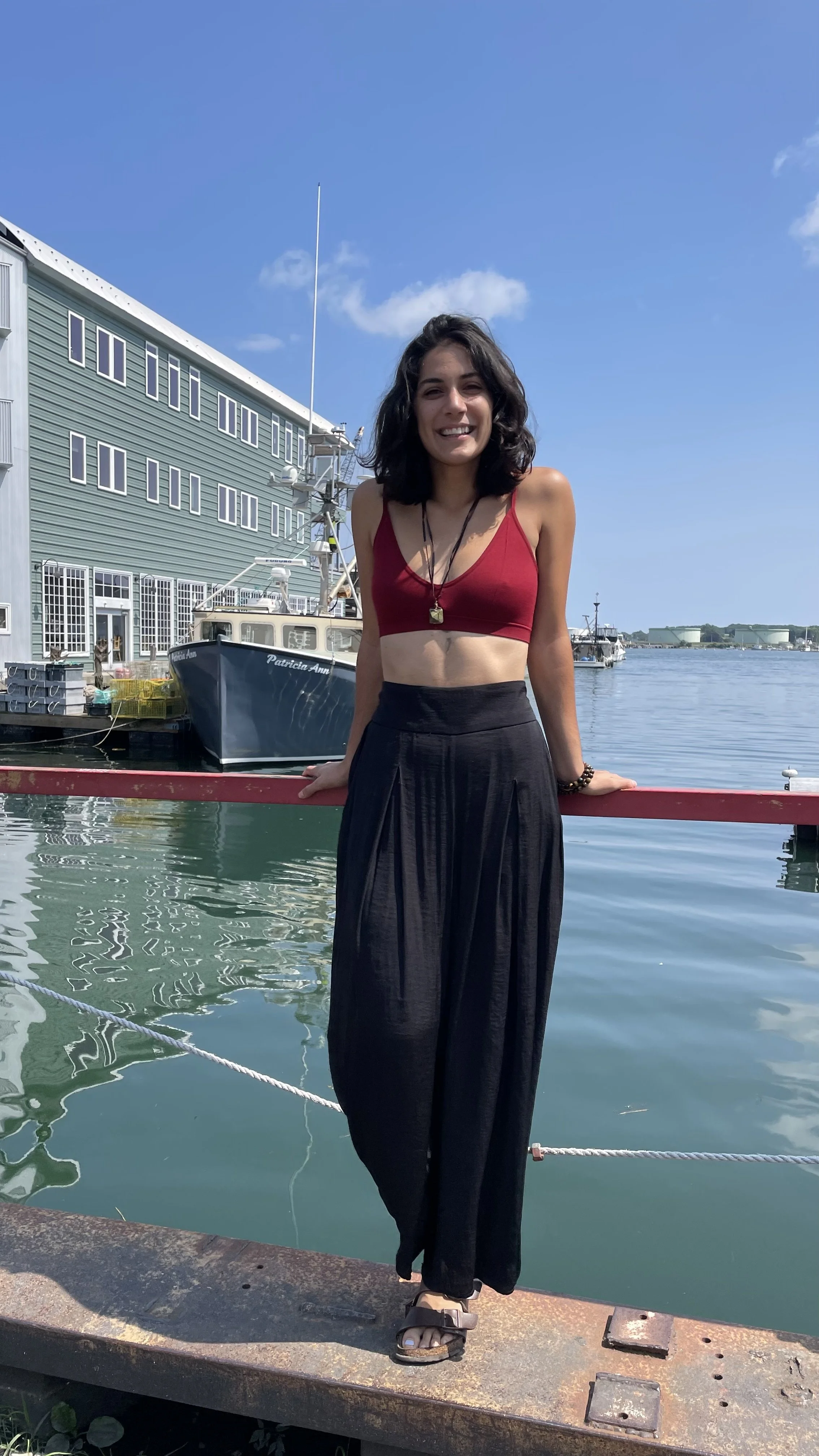 Se dan cuenta que Anjali cada día se pone más guapa