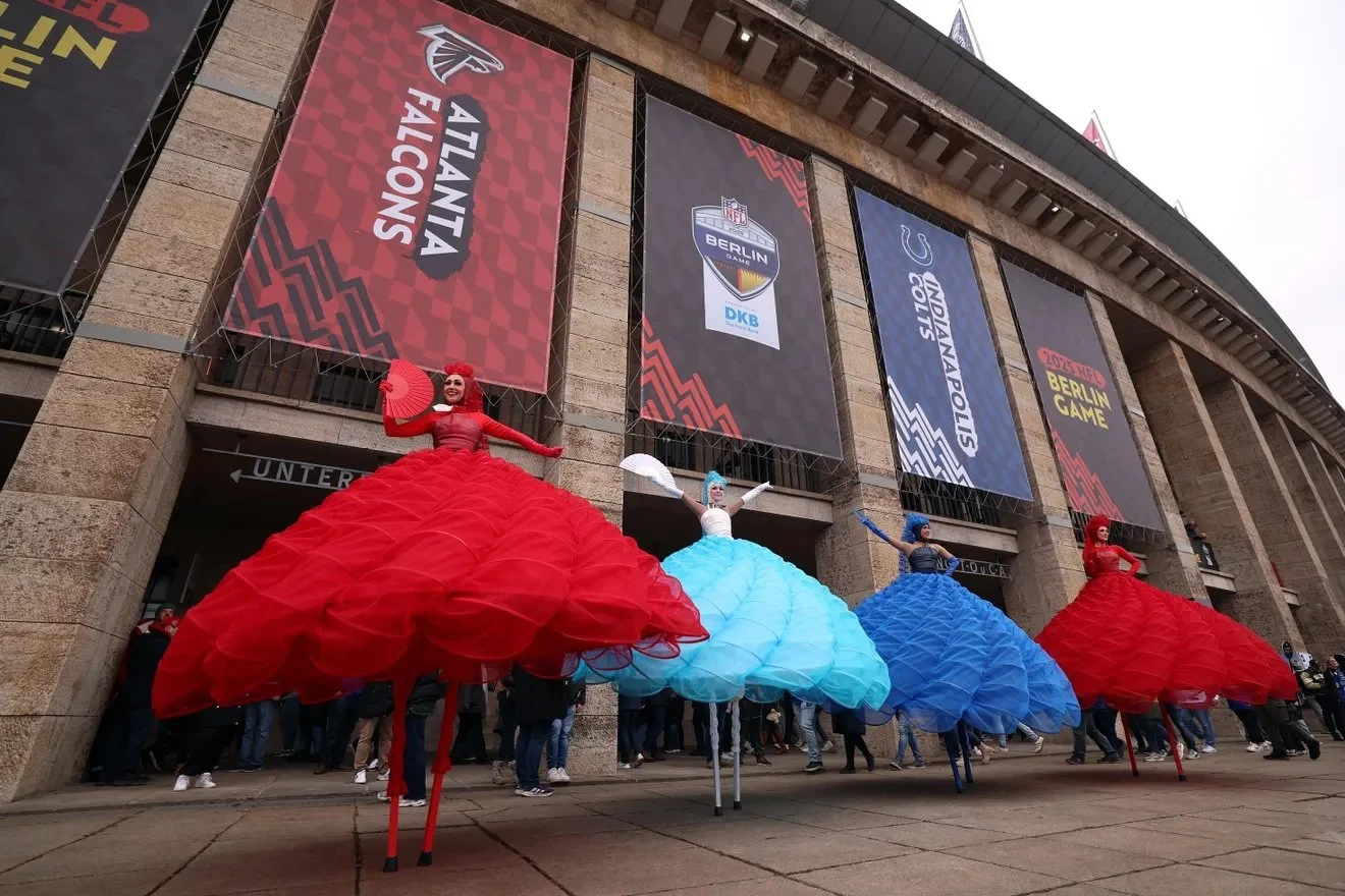 NFL FAN PLAZA ENTERTAINMENT