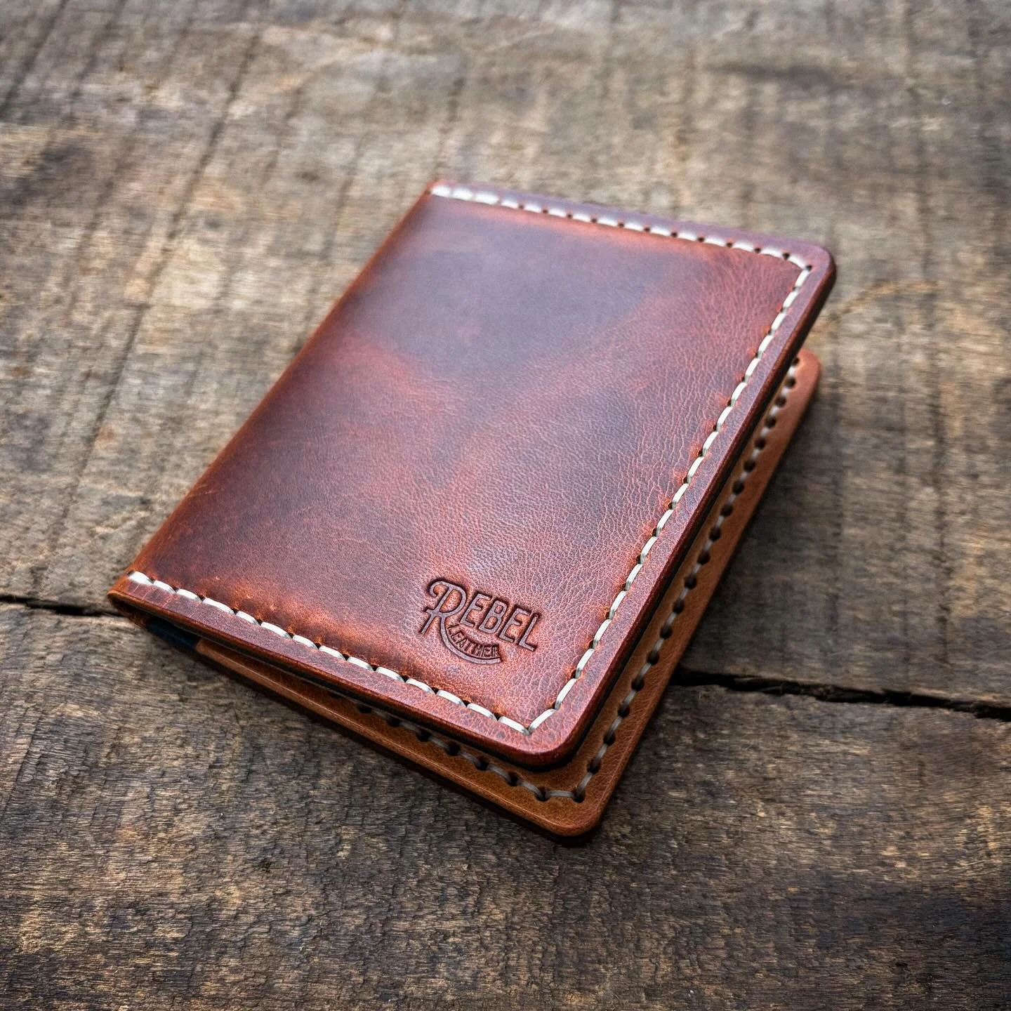 Client Custom - The Pioneer bifold wallet.  Love the color combo on this one! 🔥 🔥 

#jointherebellion #everydaycarry #adventureiscalling #leather #handmade