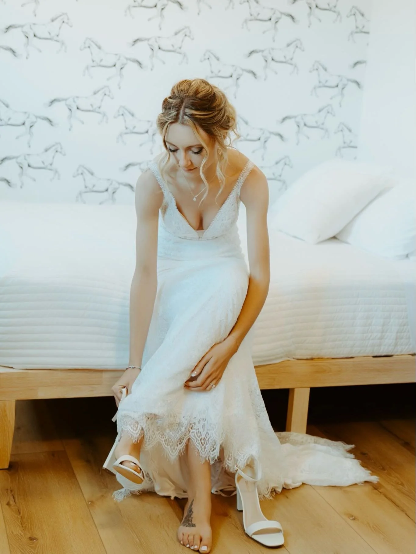 It&rsquo;s wedding season and hosting guests at the motel is the most fun! It&rsquo;s the perfect set-up for a get-together and it makes for such a great time. 🖤 We love offering a discount to wedding couples who recommend us to their guests so reac