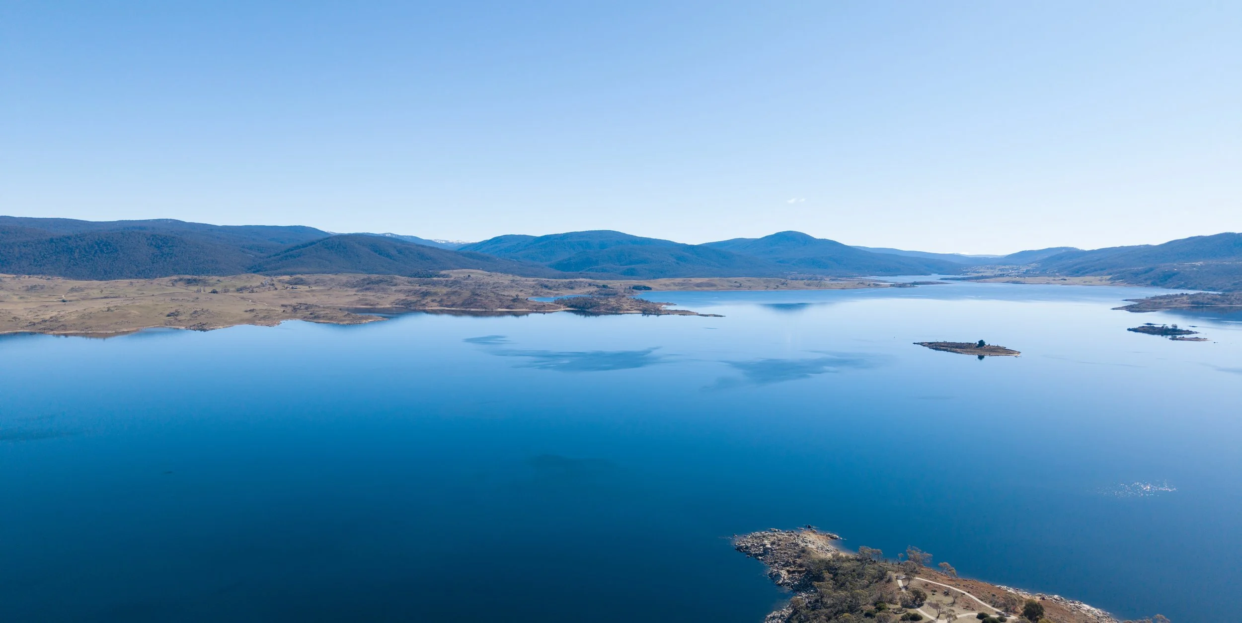 Lake Jindabyne: looking northwards from The Tyrolean Village