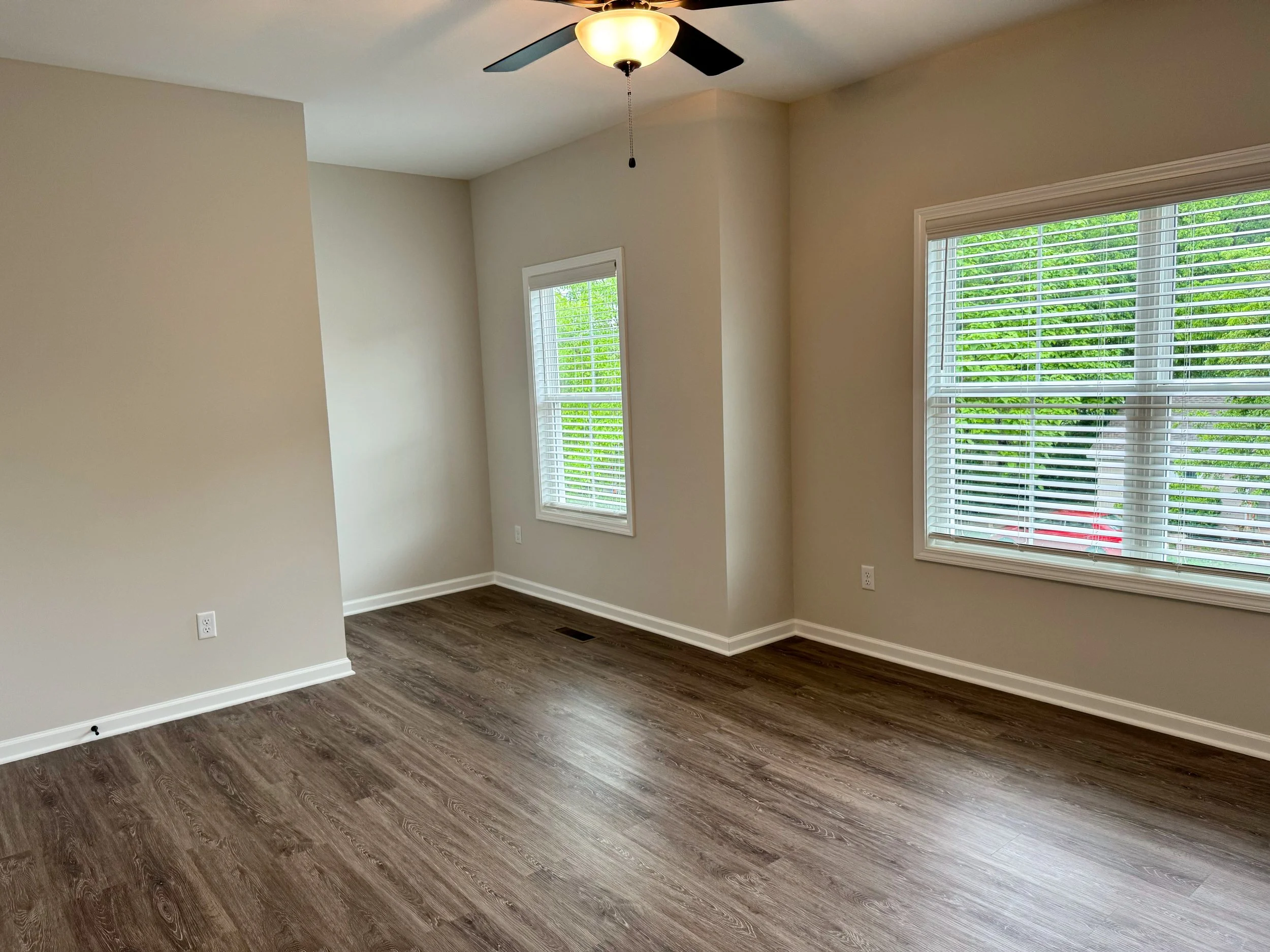 Front Bedroom 2.jpg
