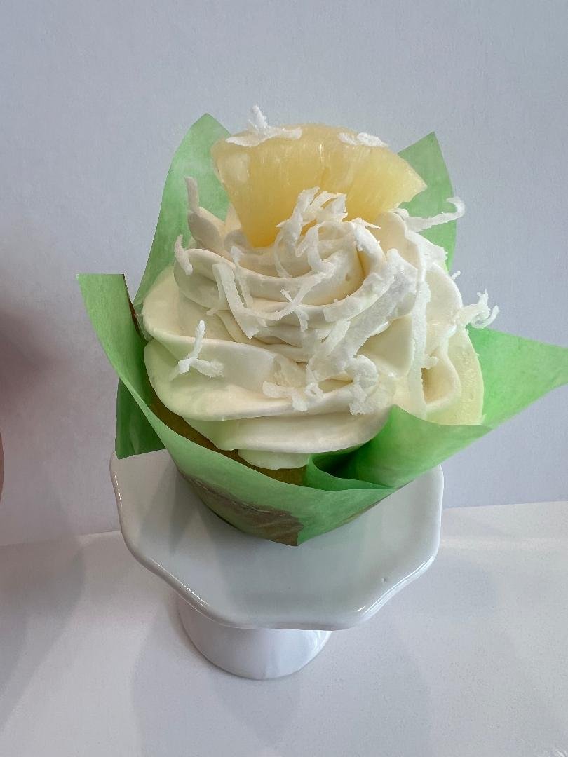 Pina Colada Cupcake 2.jpg