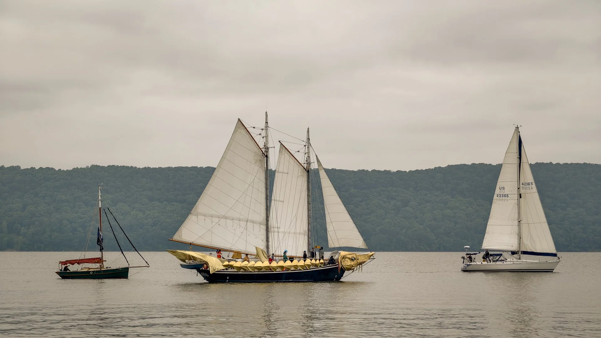 Scenery_BoatsonRiver (1).jpg