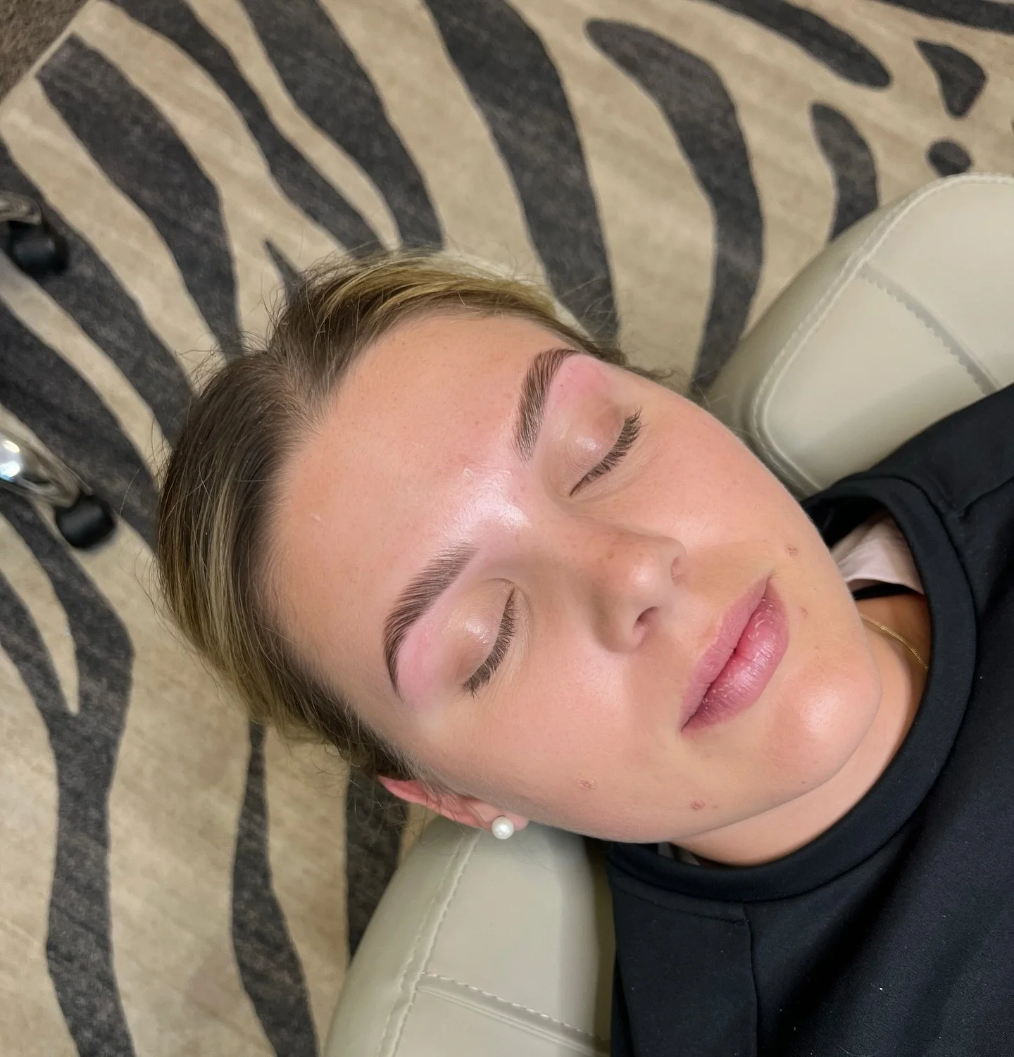 These brows 🤌 a natural transformation with @buffbrowz stain. 

#719 #brows #browartist #browlamination #browstain #browtransformation #beforeandafter #browstylist #browartist #esthetician #coloradosprings #downtowncoloradosprings