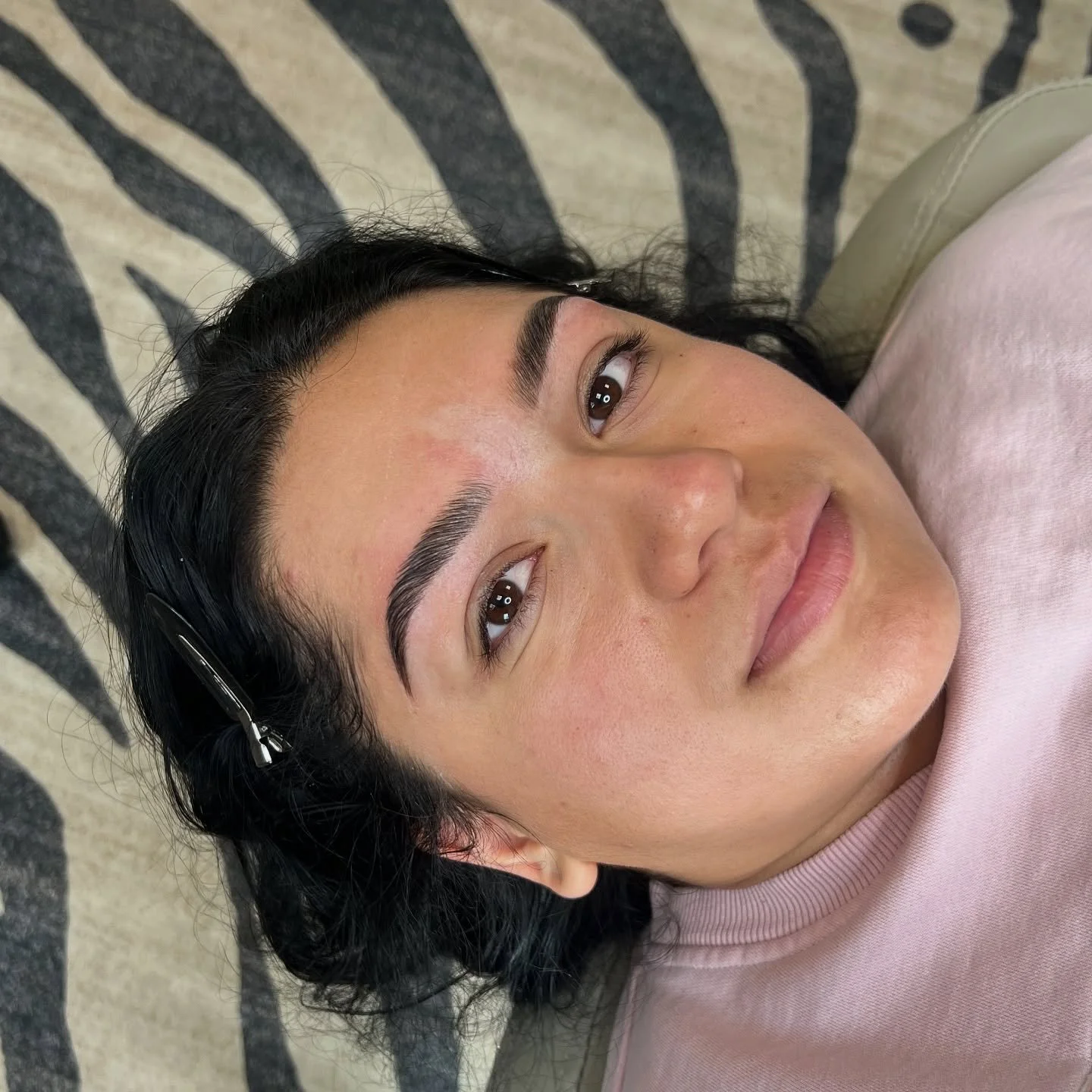She wanted to avoid crazy thick eyebrows so with some mapping and trimming we gave her a perfect sleek look. 😍❤️&zwj;🔥 

Having your brows done is great for shortening your morning makeup routine. 

#719 #coloradosprings #colorado #local #esthetici