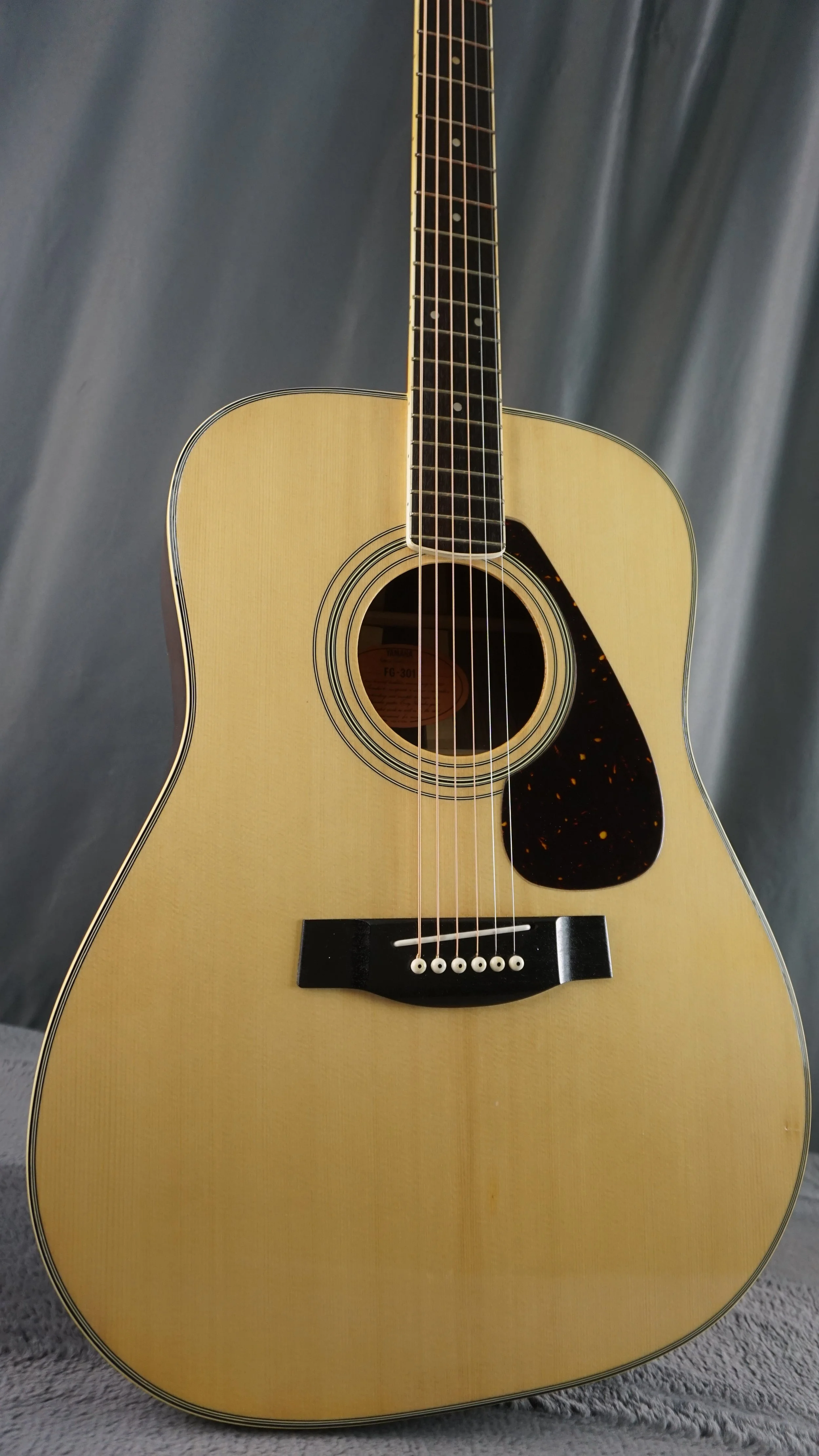 Yamaha FG-301 Japan Acoustic w/ Hard Case