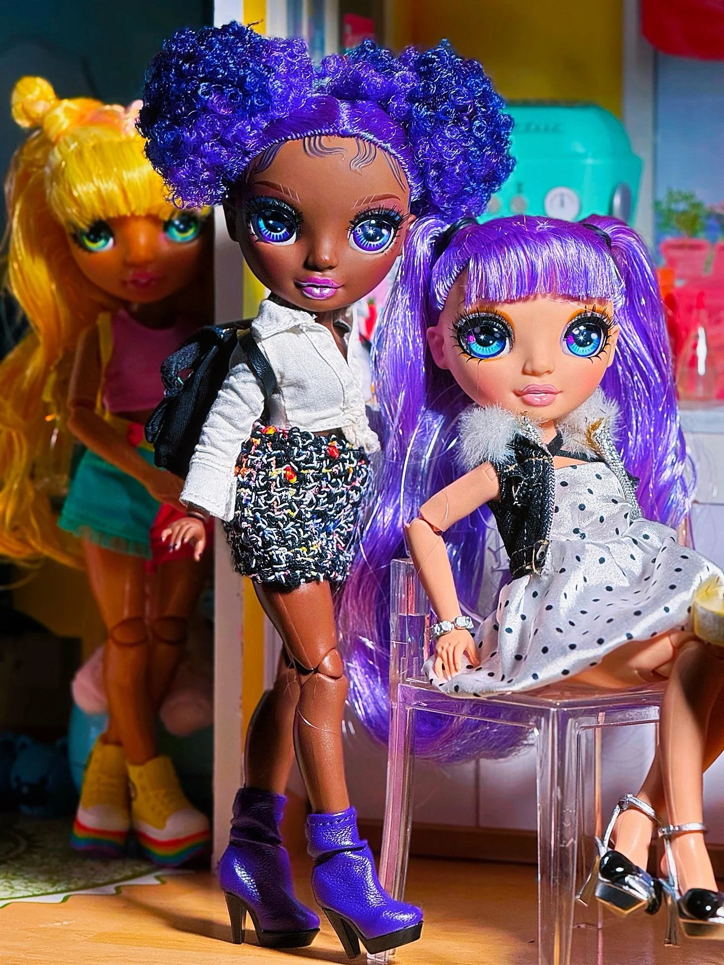 (swipe) ✨🌈 Vi&rsquo;s &ldquo;got a way&rdquo; of making a quick change look easy 👗 ✨
.
.
.
#rainbowhigh #rainbowhighviolet #rainbowhighjuniorhighviolet #rainbowhighsunnymadison #sunnymadison #rainbowhighjuniorhighkrystalbailey #rainbowhighkrystalba