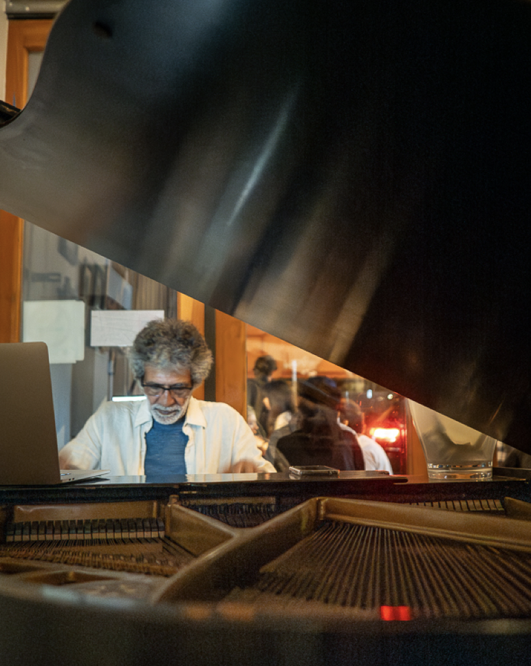 SUNDAY: EDUARDO CORZO DUO