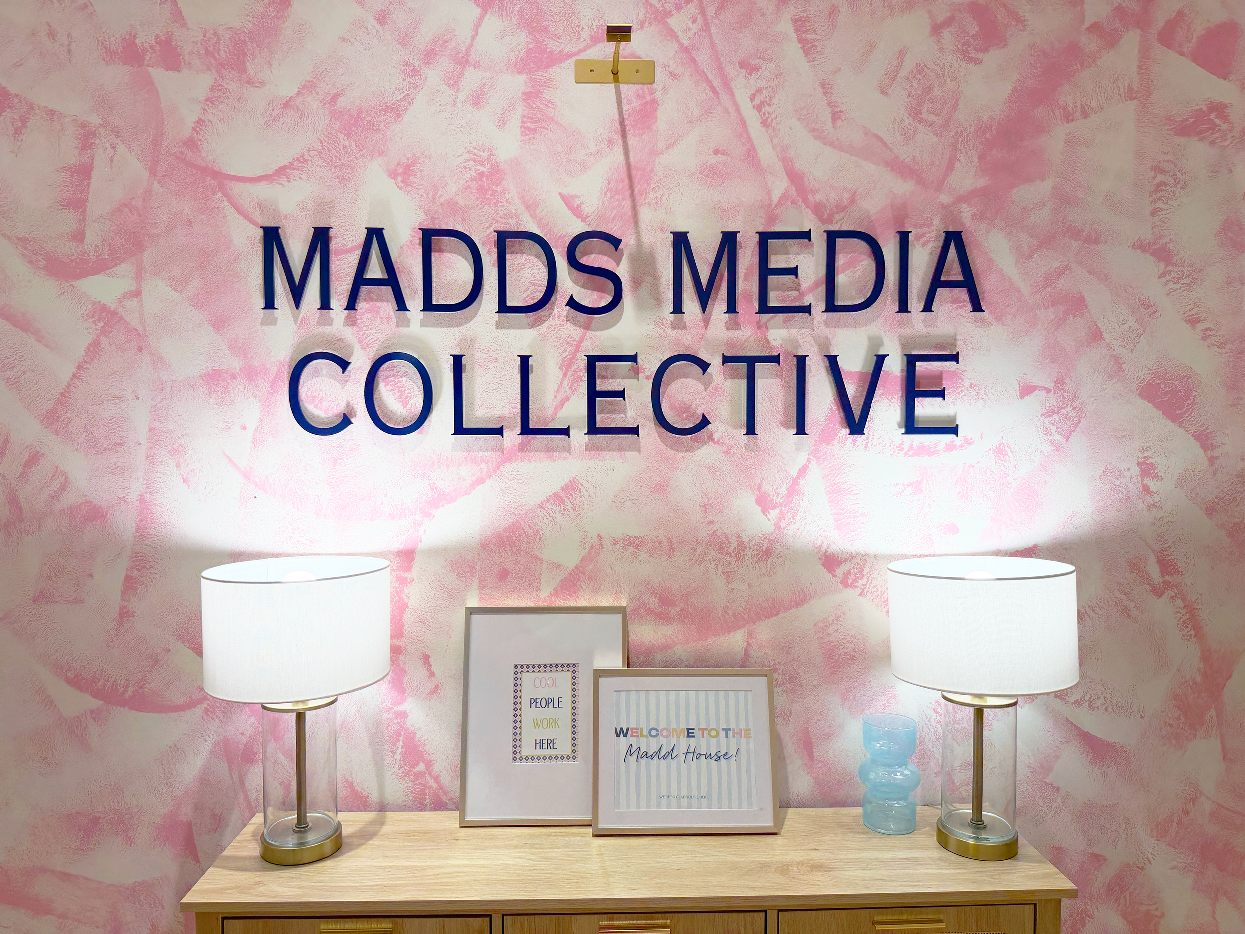 MaddsMediaSign01.png