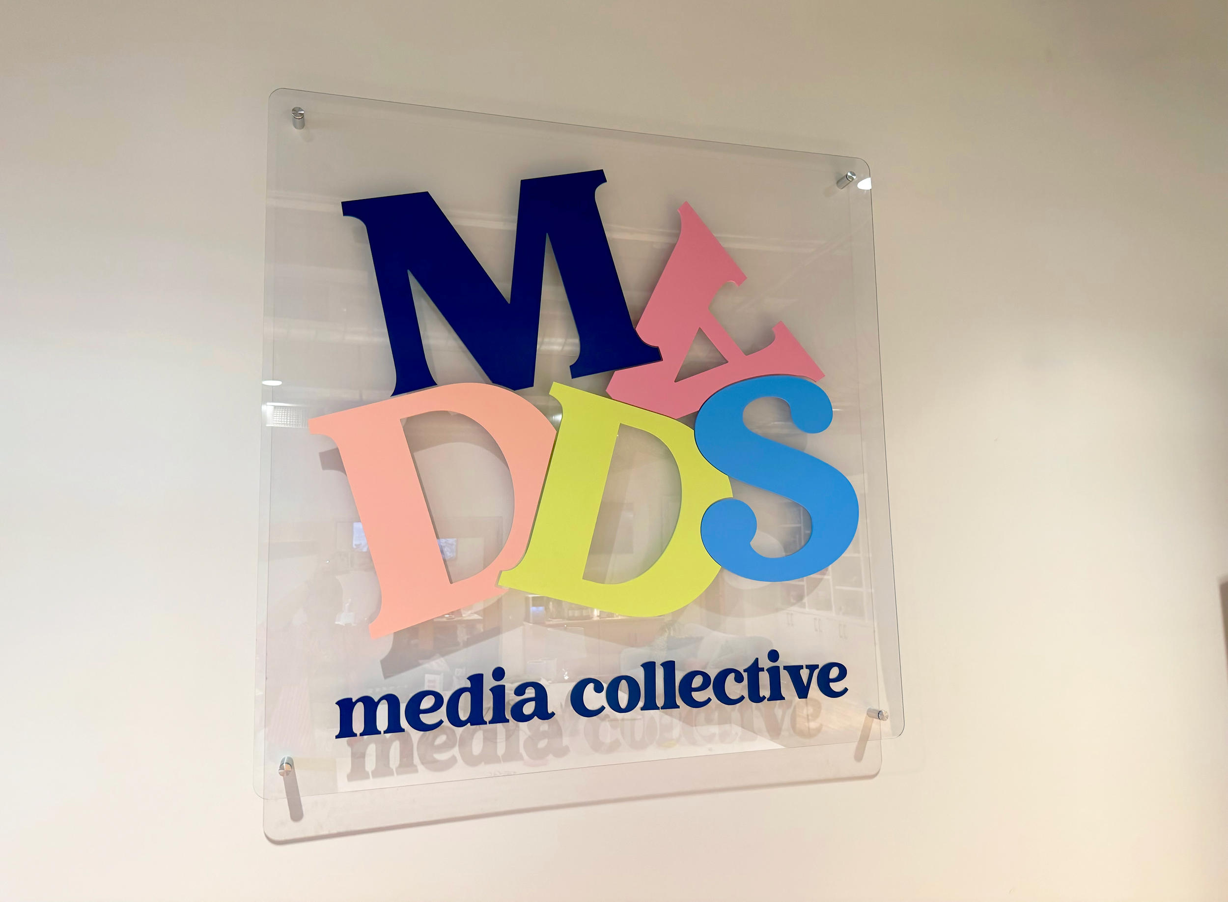 MaddsMediaSign02.png