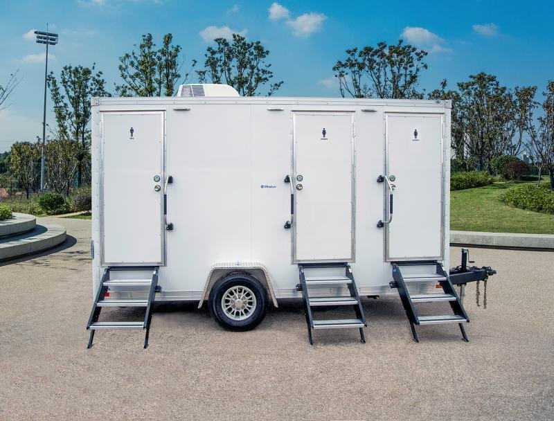 3_Station_Restroom_Trailer_1_w_3_Season_Heat_Package__W4Q1VAl4vtvo.jpg