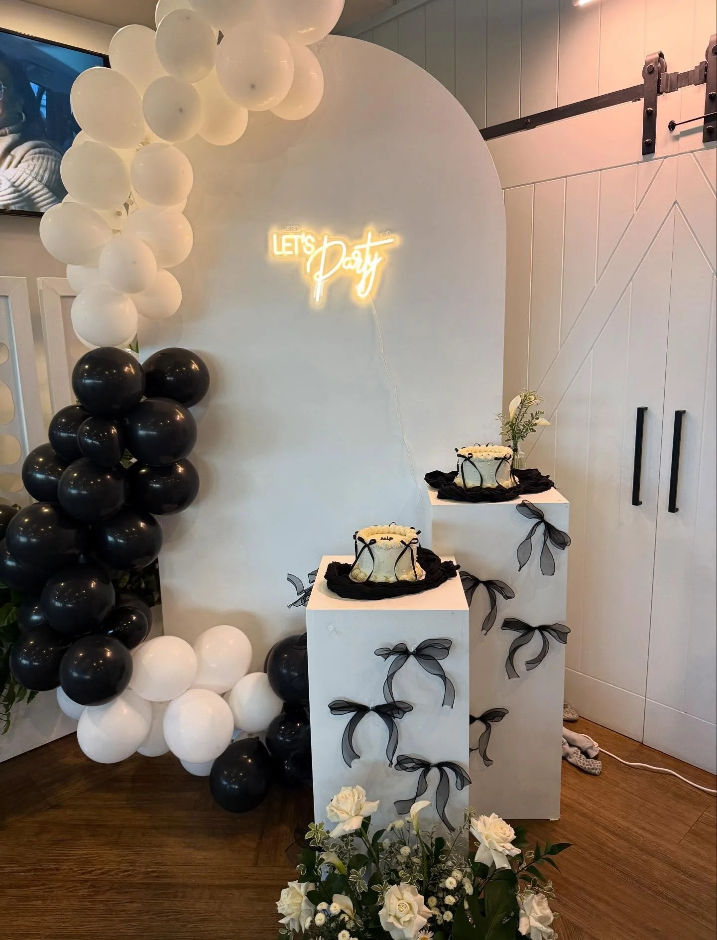 ✨ Turning 30 never looked so good! ✨
Fresh blooms + the perfect setup = an unforgettable celebration. 🌸💐

At Sweet P Floristry, we create stunning florals for birthdays, engagements &amp; events &ndash; and we also hire out our backdrops and plinth