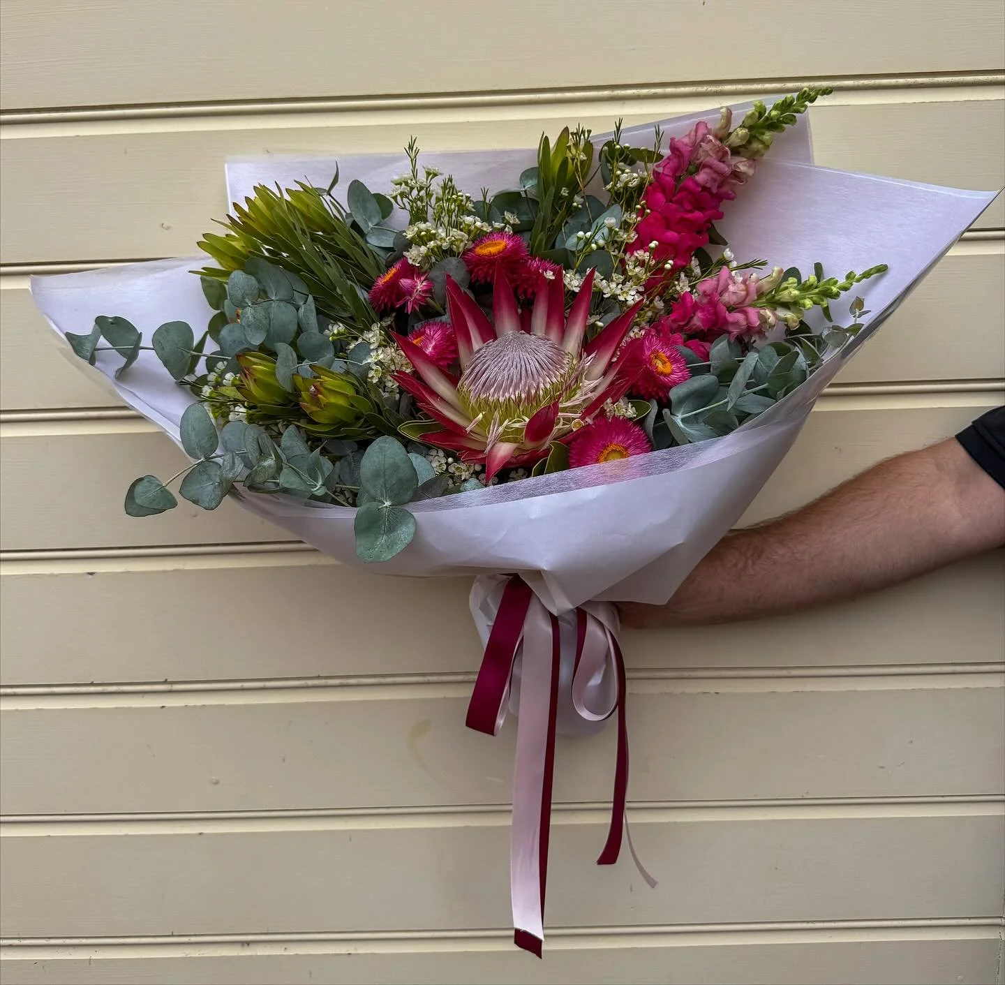 🌿 A little something extra special. 🌿
This stunning native-inspired bouquet was created as a custom order &mdash; featuring a striking king protea, vibrant snapdragons and textural natives. 💐

Whether you&rsquo;re after something bold and bright, 