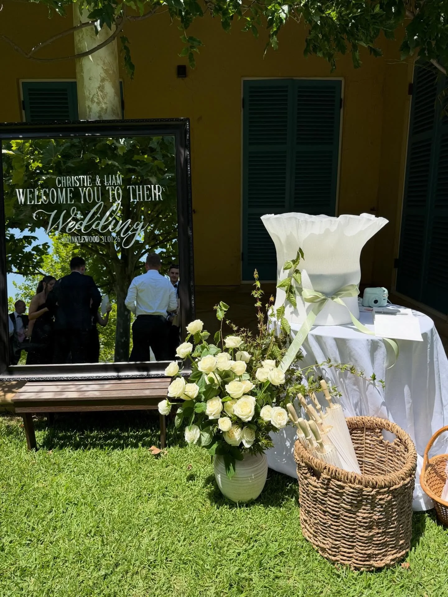 The first glimpse of forever 🤍
Loved creating this welcoming moment for C &amp; L&mdash; soft whites, flowing textures and effortless romance.

 #weddingflowersnsw #krinklewood #huntervalleywedding #modernwedding #romanticflowers