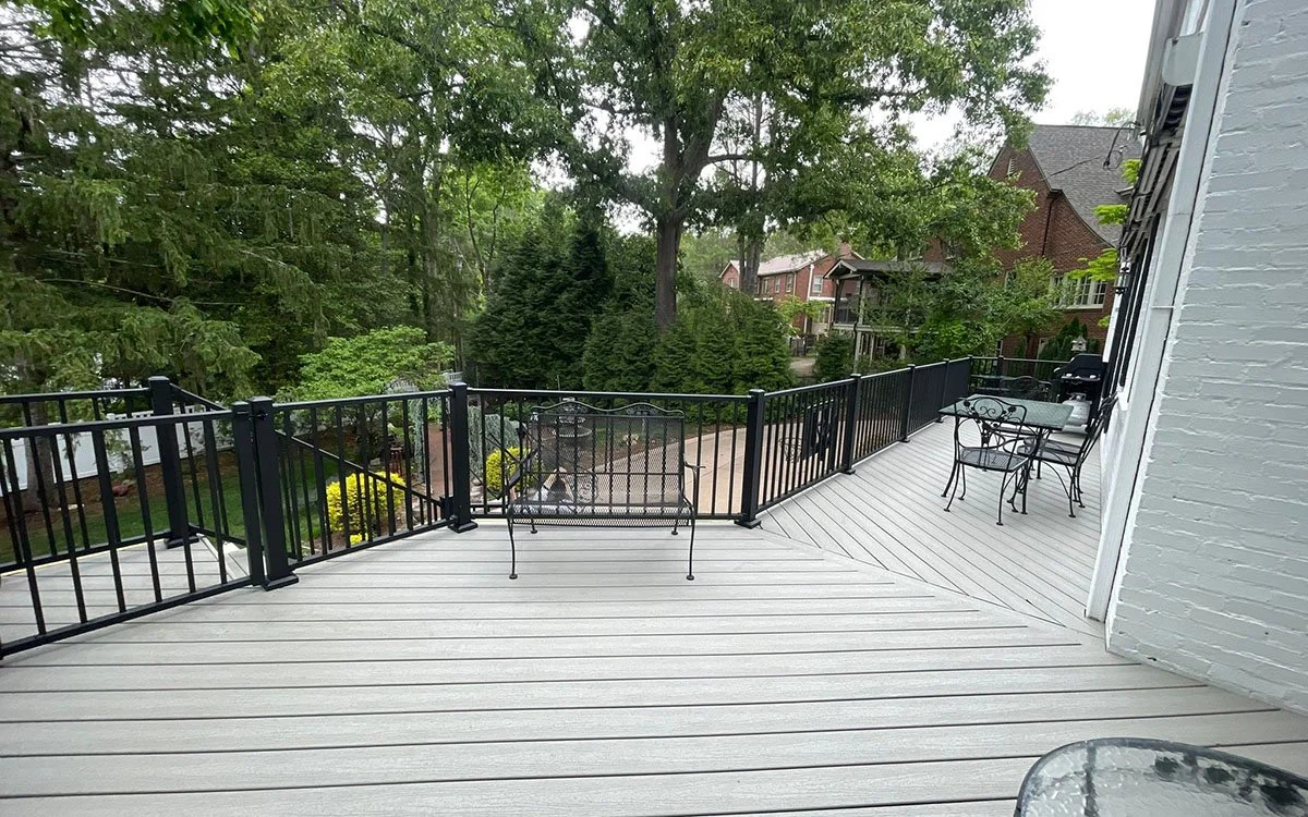 Outdoor Living Spaces: How Your Fence and Deck Work Together 