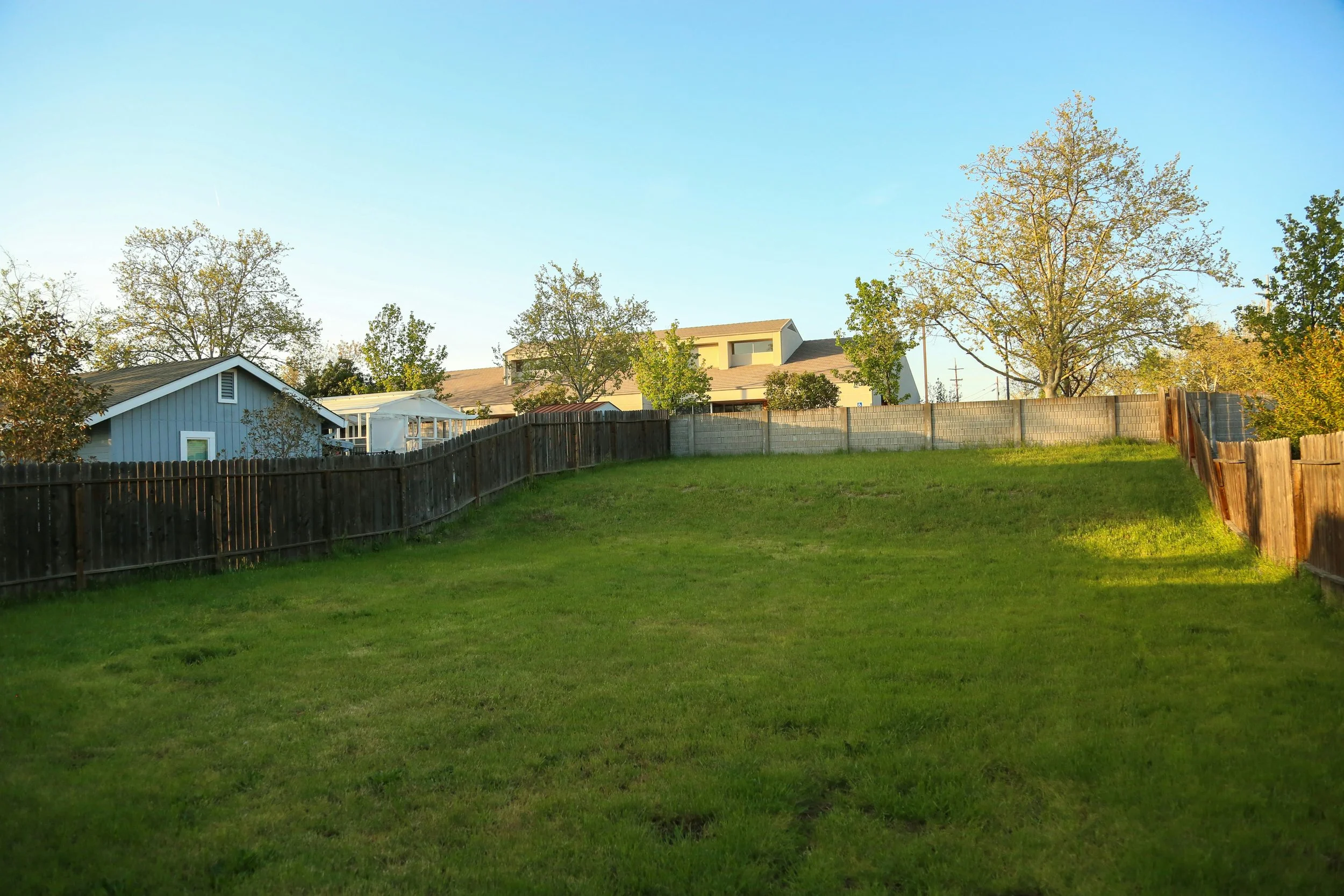 Who Builds Fences and Decks in Mills River?