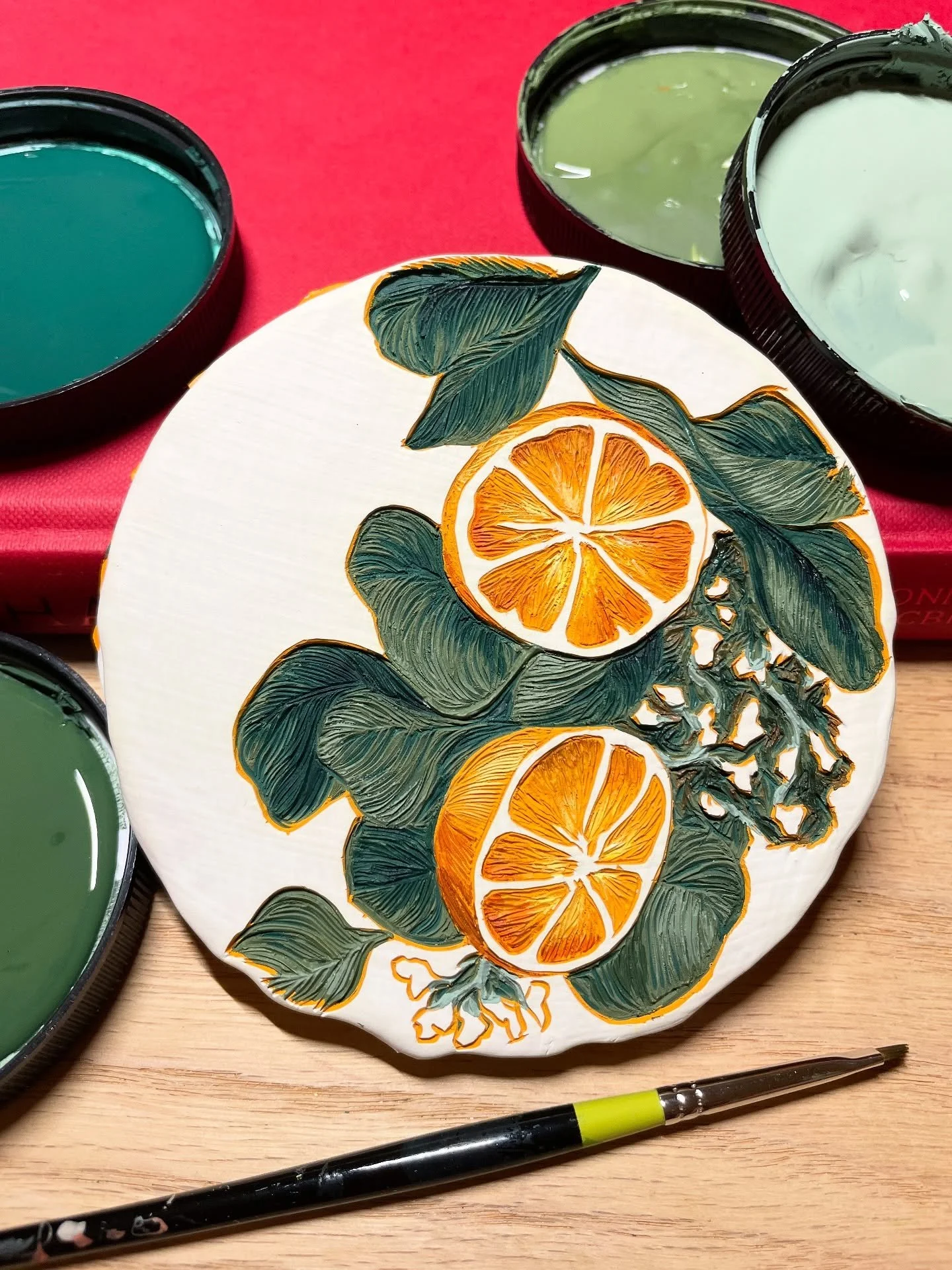 First mini carving nearly done! ✅ I&rsquo;ve been having so much fun making these sweet and super tiny minis - the perfect size for a holiday ornament #🎄 More to come 🥰
.
#holidays #ornament #inspo #holidaydecor #artistsoninstagram #paintcarving #s