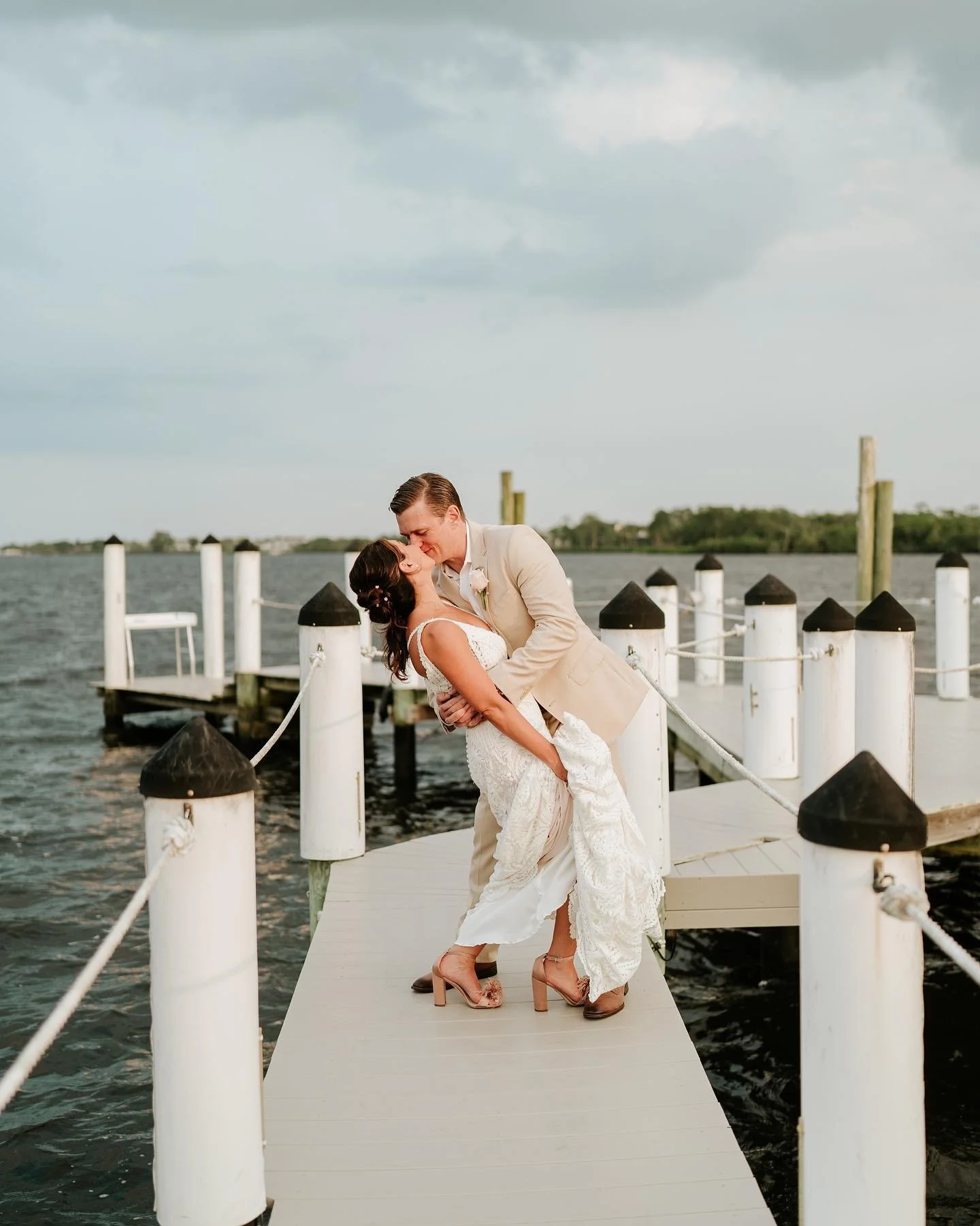 Traveling for a wedding this weekend 🏝️ Excited to chill in the hotel after to edit some sneak peeks 📷 Which always begs the question… color or black & white? 
Color will always be my favorite 🎨 But some images just call for black and