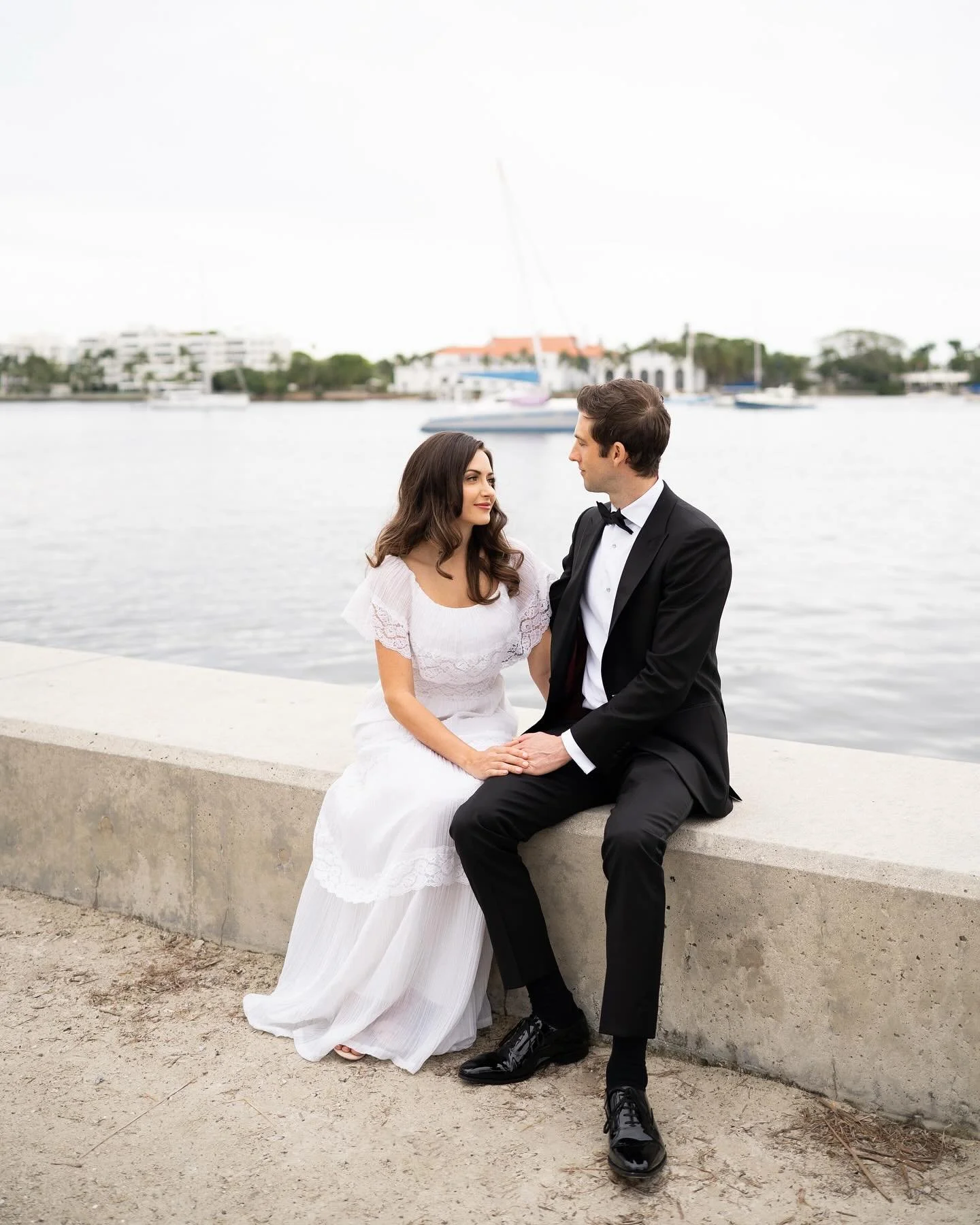 From Canada to West Palm 🏝️ Reminiscing on this beautiful destination wedding. I loved the calming light diffused by the cloudy sky, and the unique ceremony layout 💗 4 hours of photography allowed us to prioritize so many couple photos, and capture
